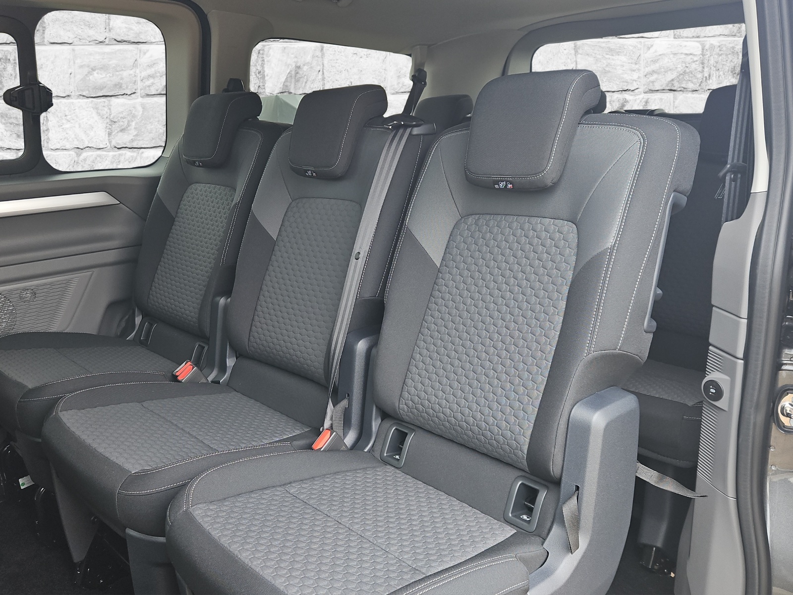 VW e-Caravelle Life 8 Plätzer-image-10