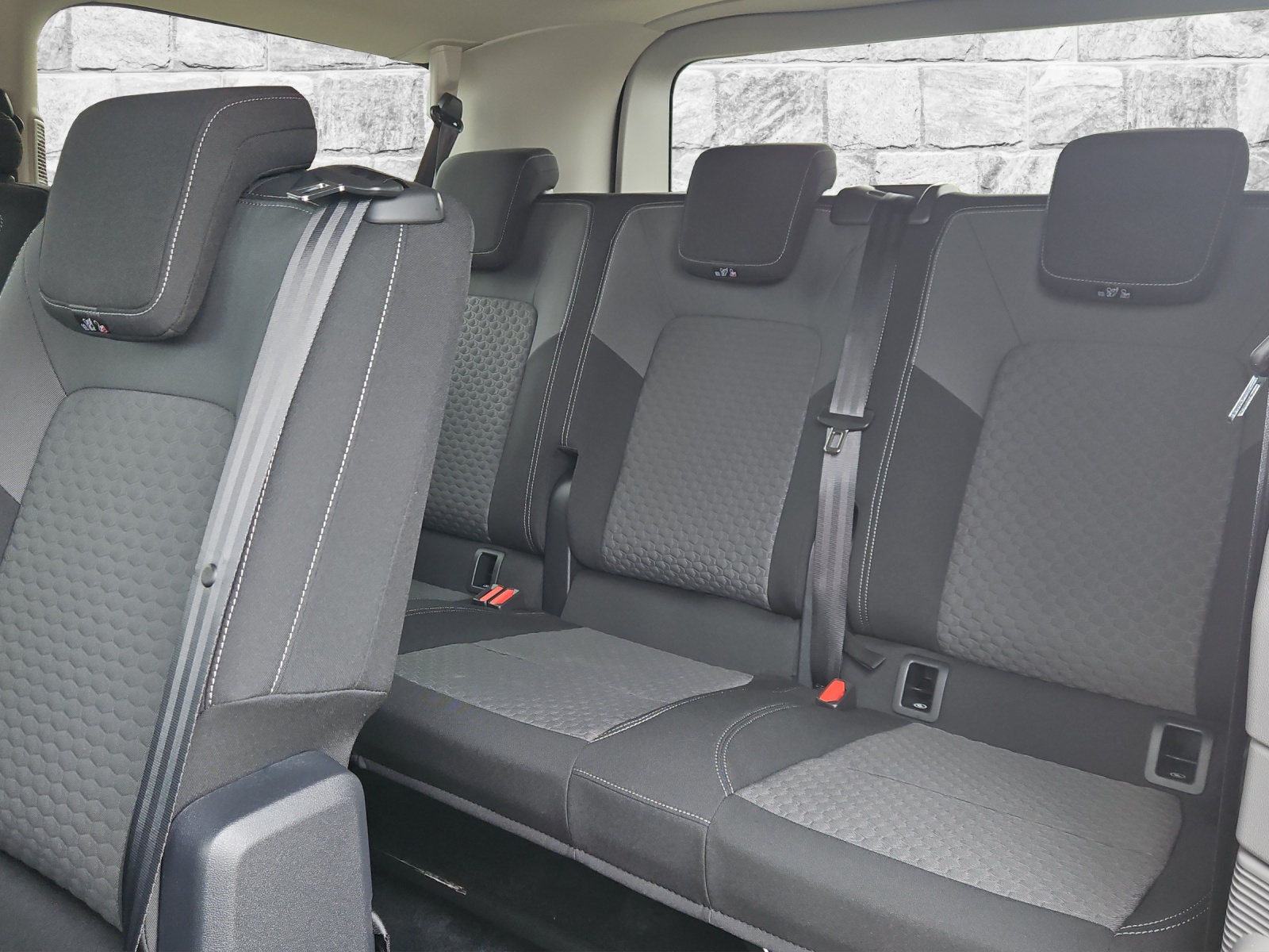 VW e-Caravelle Life 8 Plätzer-image-11