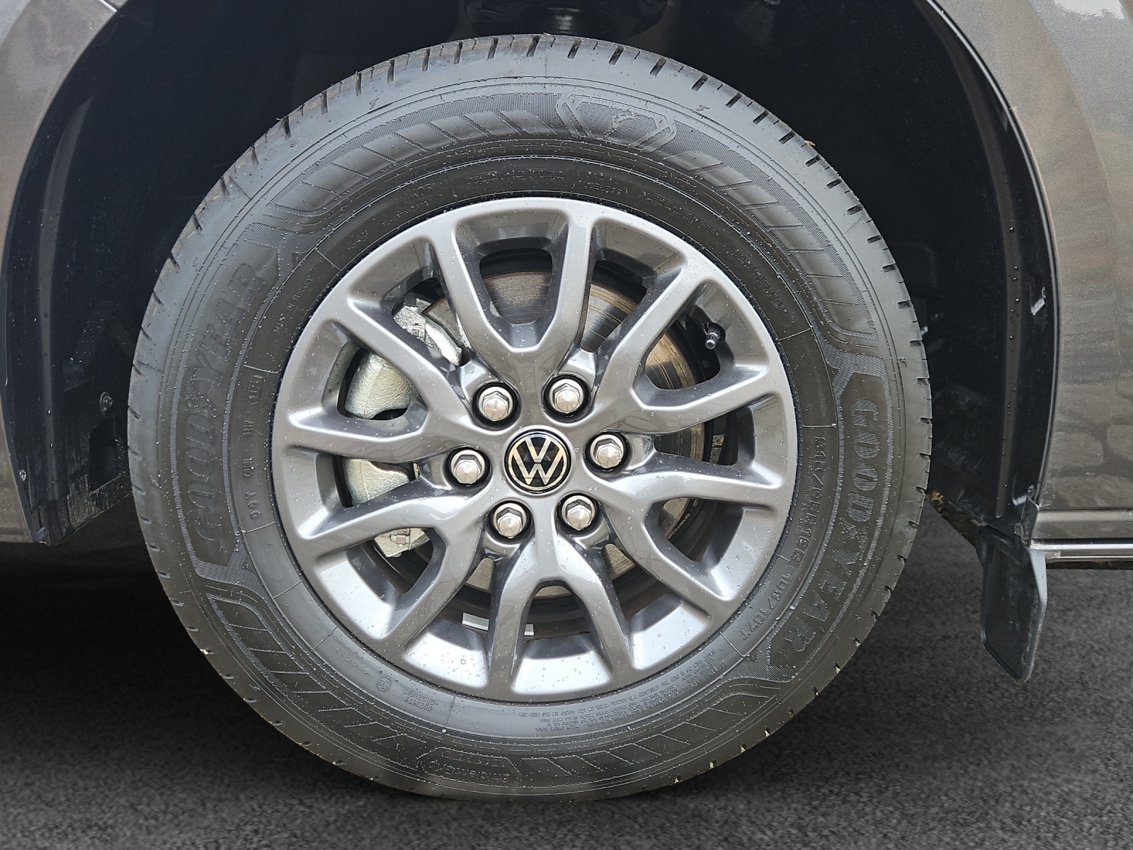 VW e-Caravelle Life 8 Plätzer-image-14