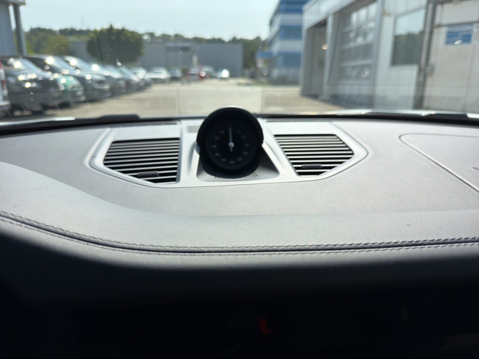 PORSCHE 911 Carrera T-image-19