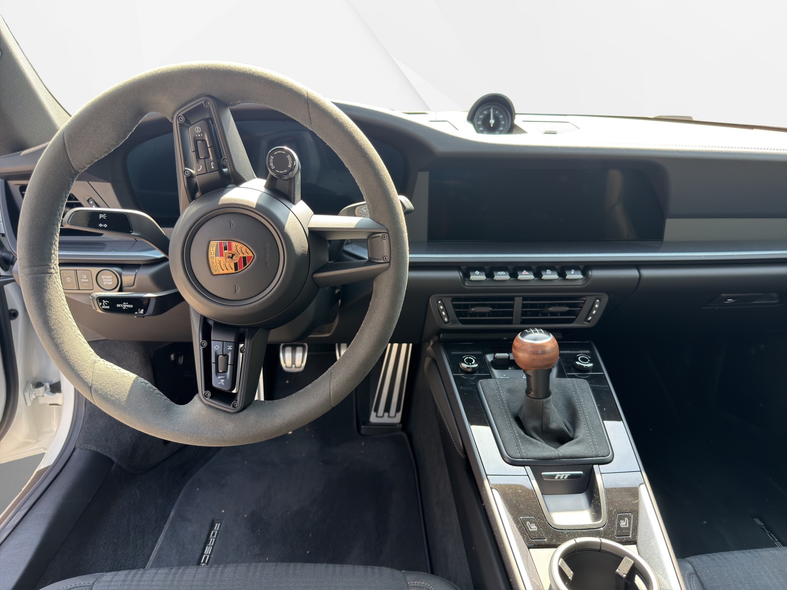 PORSCHE 911 Carrera T-image-12