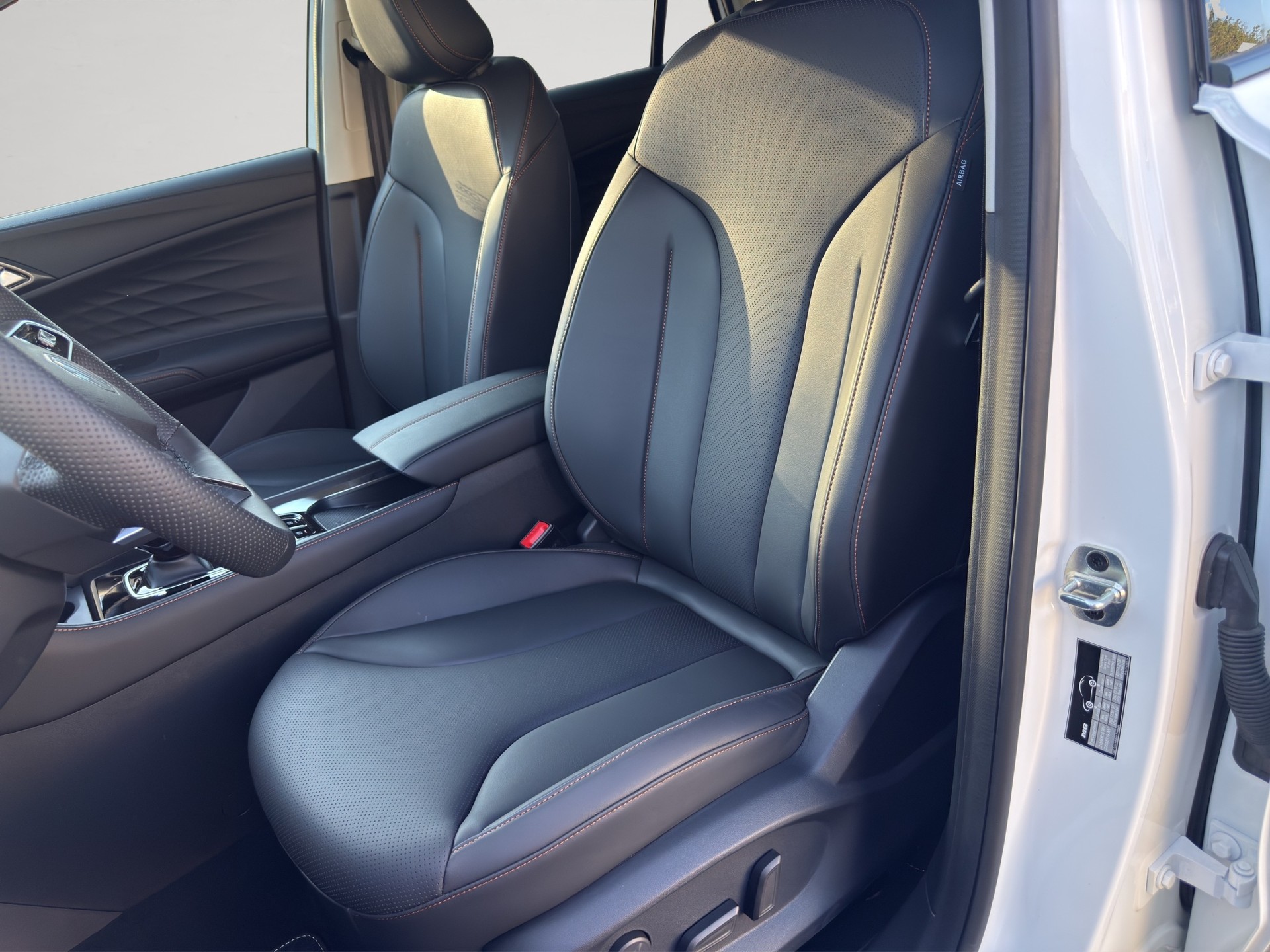 MG HS 1.5 T HEV Luxury-image-12