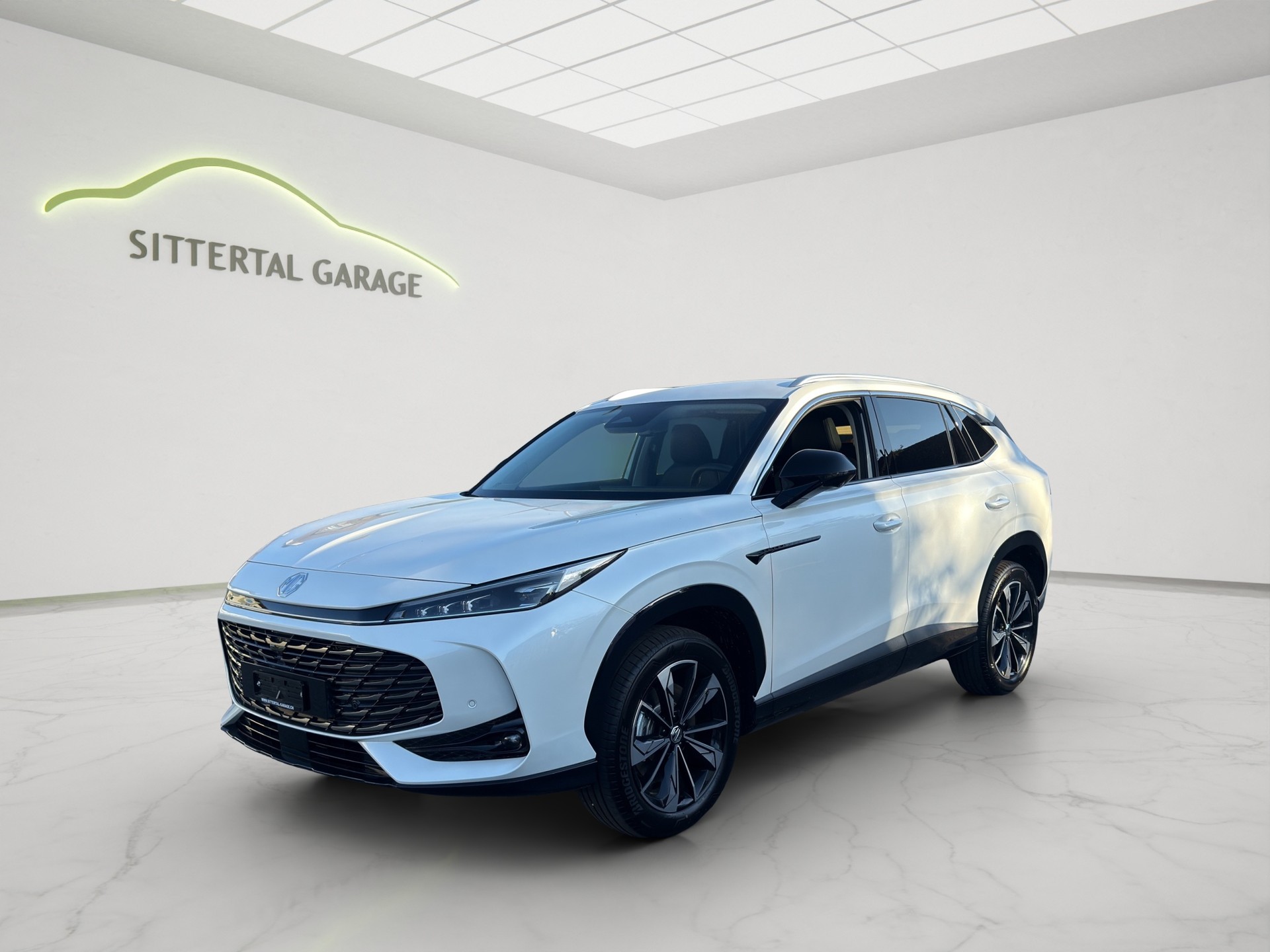 MG HS 1.5 T HEV Luxury-image-0