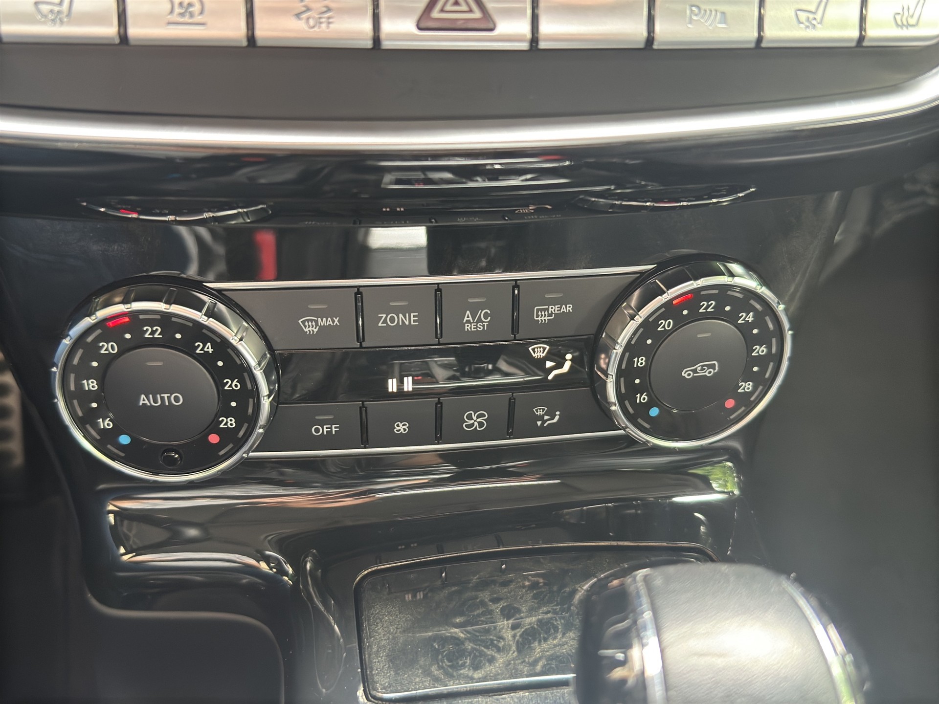 MERCEDES-BENZ G 500 (CH) Lang AHK / Sport Paket / Distronic Plus-image-23