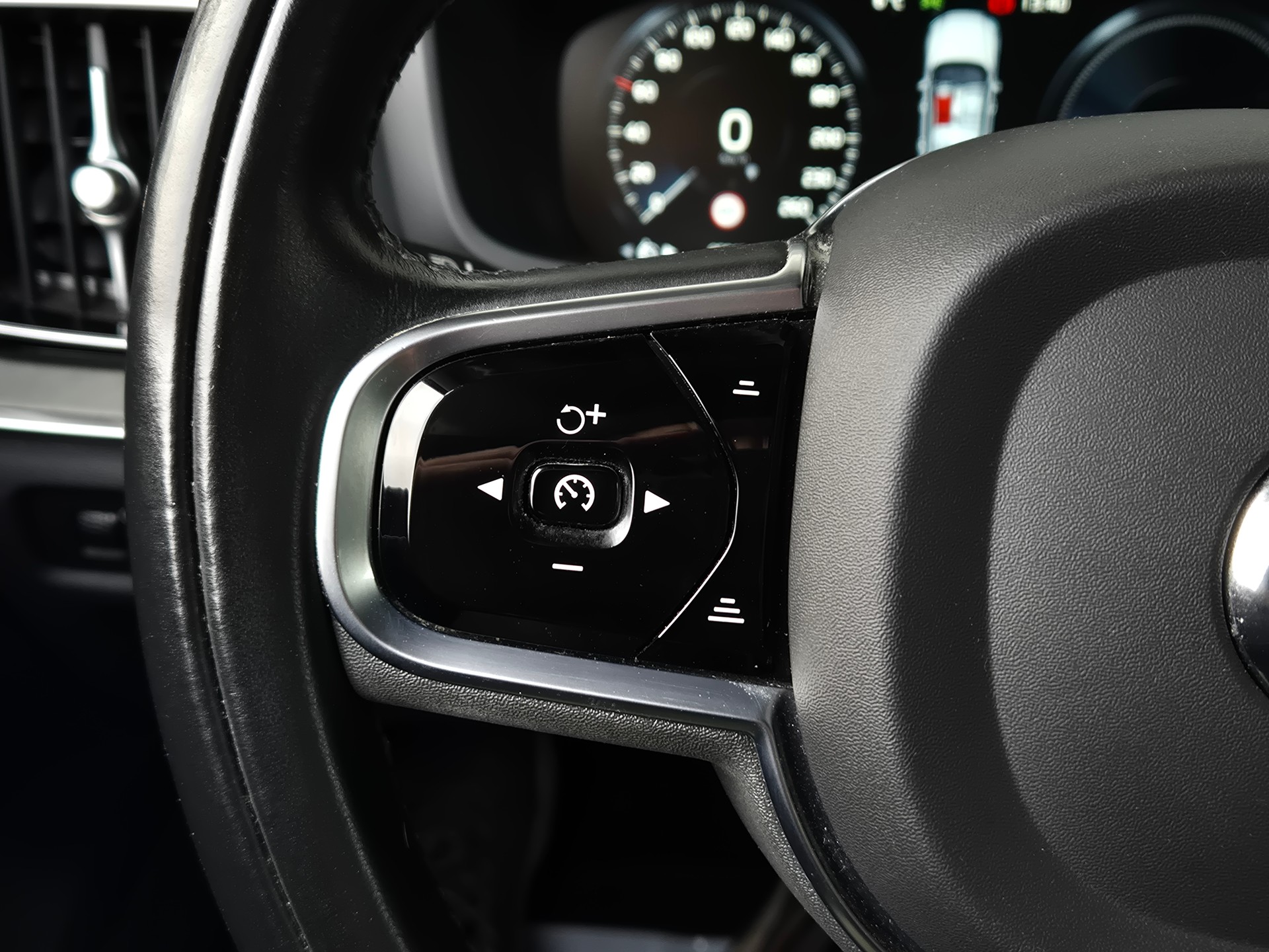 VOLVO V60 T6 eAWD Twin Engine Inscription Geartronic-image-29