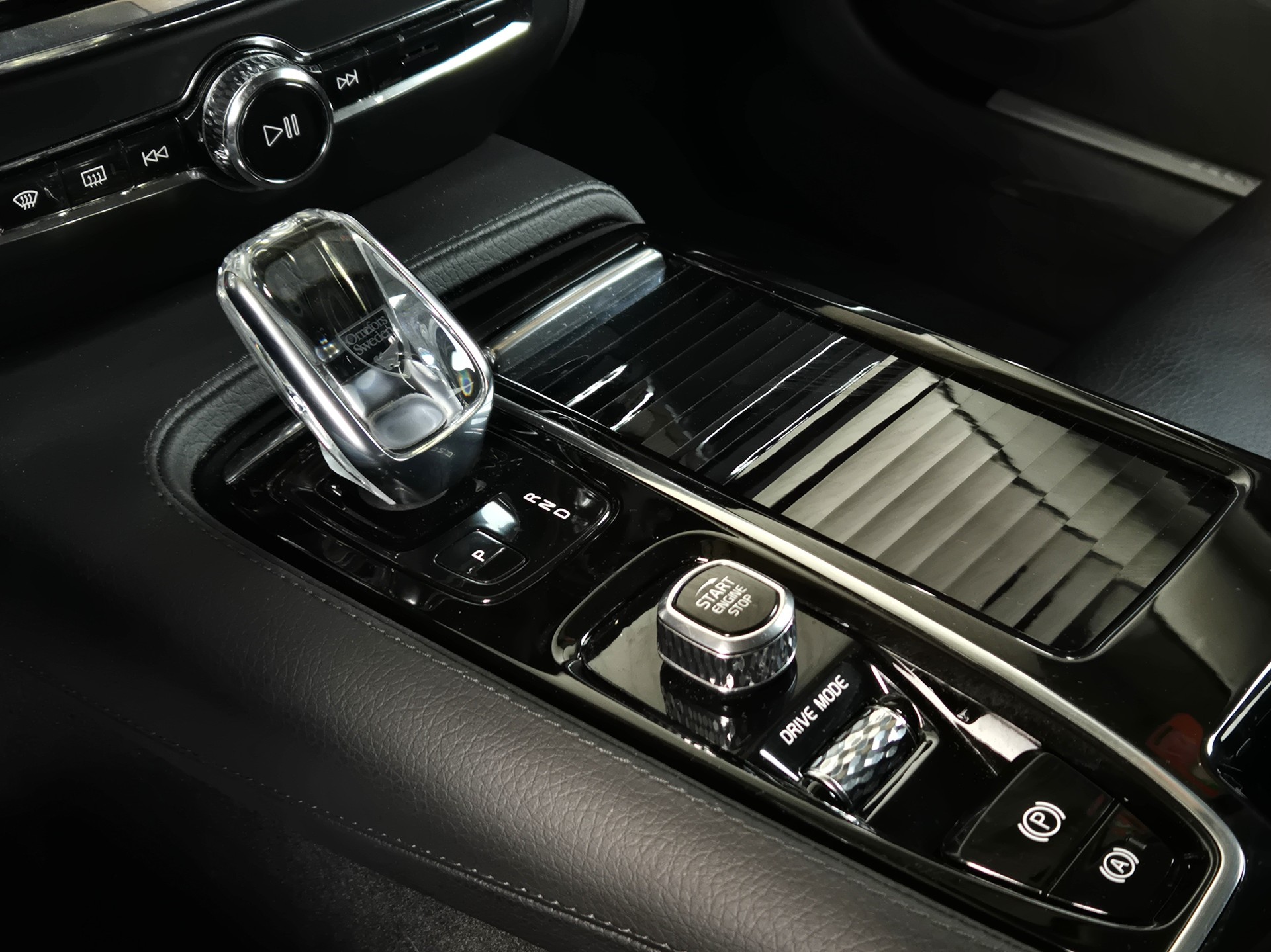 VOLVO V60 T6 eAWD Twin Engine Inscription Geartronic-image-17