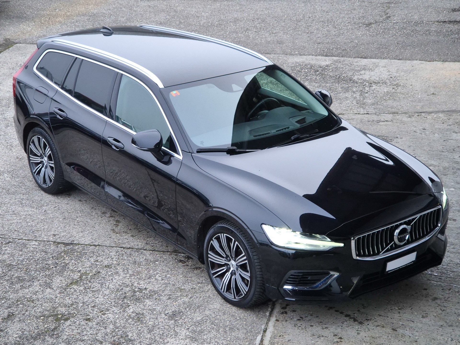 VOLVO V60 T6 eAWD Twin Engine Inscription Geartronic-image-1