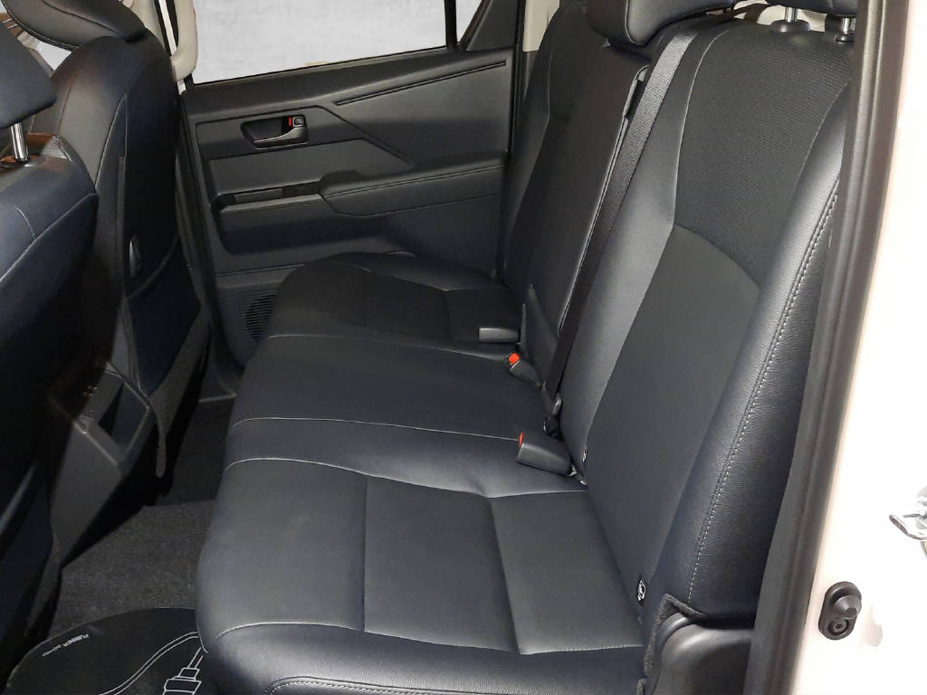 TOYOTA Hilux Double Cab.-Pick-up 59KWh Style-image-4