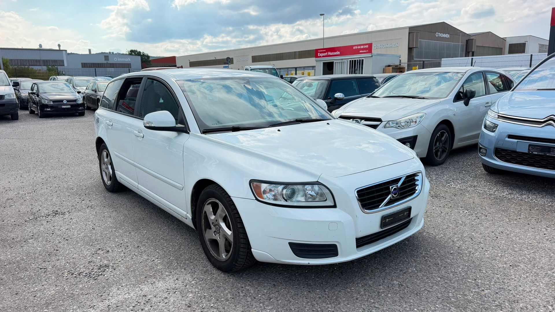VOLVO V50 D3 Momentum Geartronic-image-2