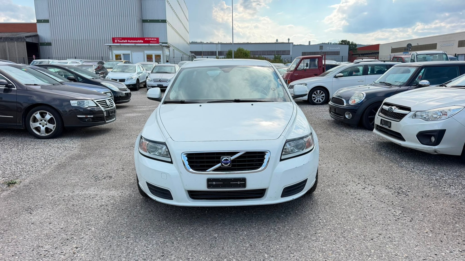 VOLVO V50 D3 Momentum Geartronic-image-1