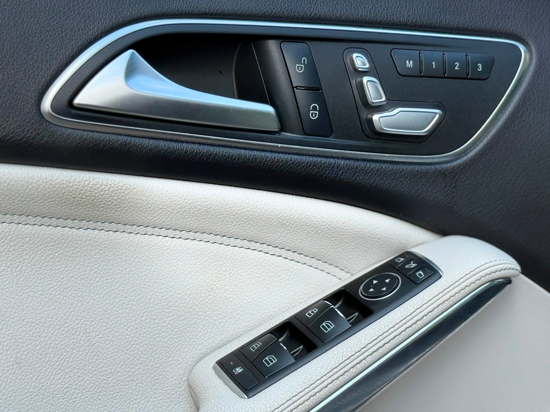 MERCEDES-BENZ CLA 250 Urban 4m Shooting Brake-image-8