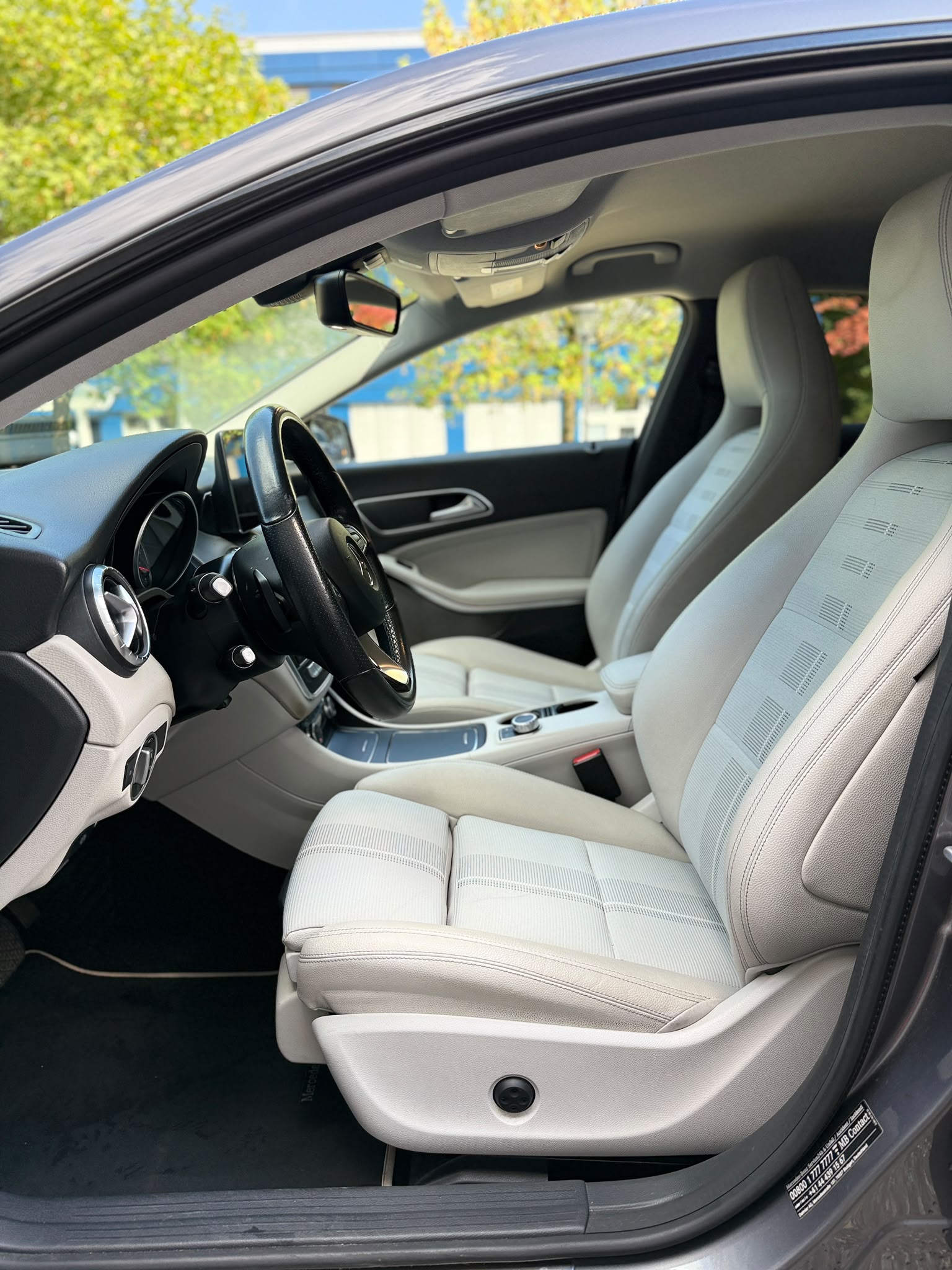MERCEDES-BENZ CLA 250 Urban 4m Shooting Brake-image-9