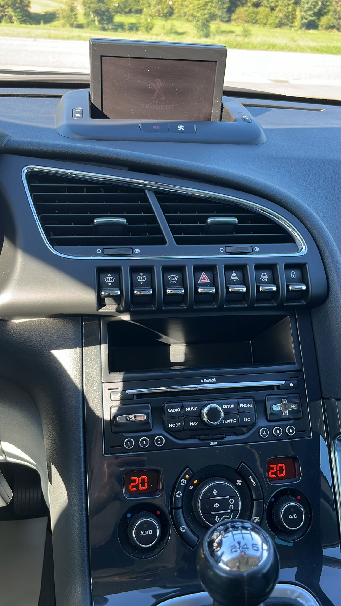 PEUGEOT 3008 1.6 16V T Platinum-image-10