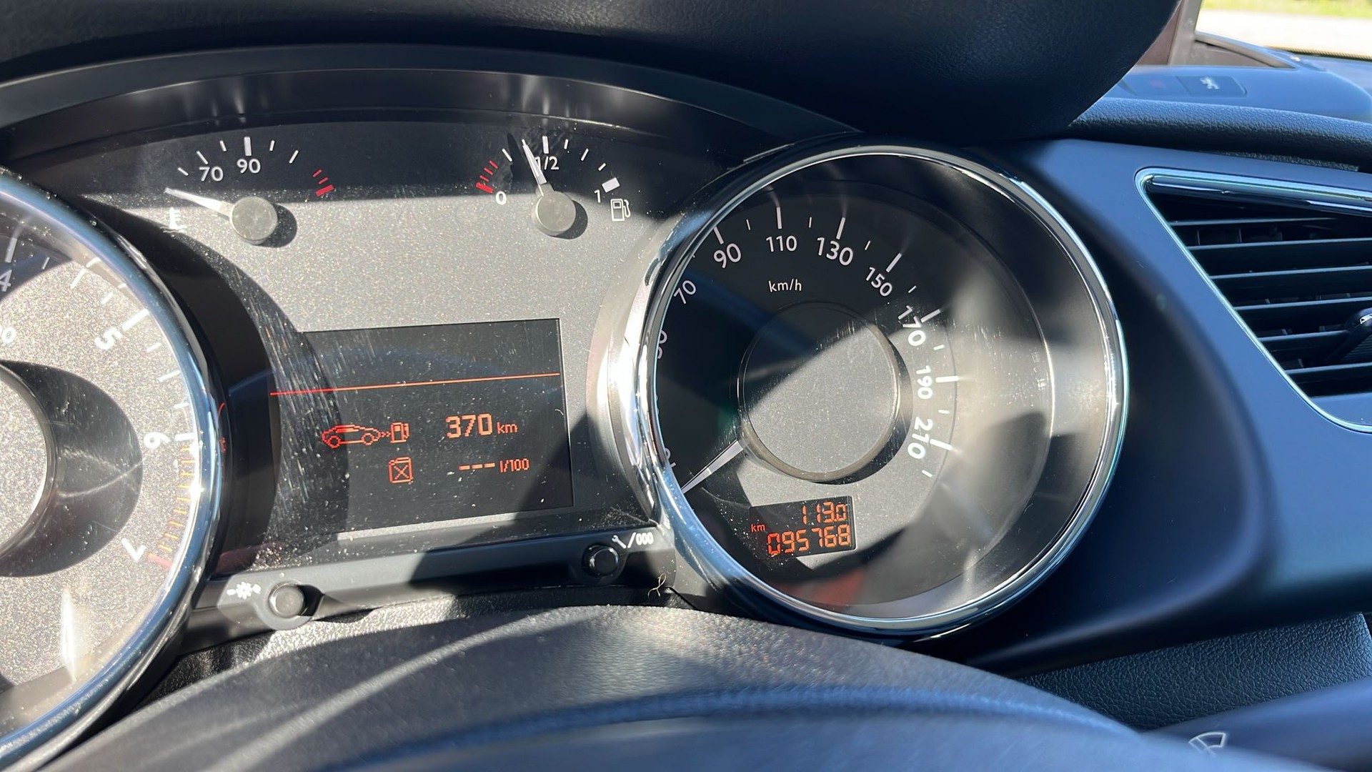 PEUGEOT 3008 1.6 16V T Platinum-image-9