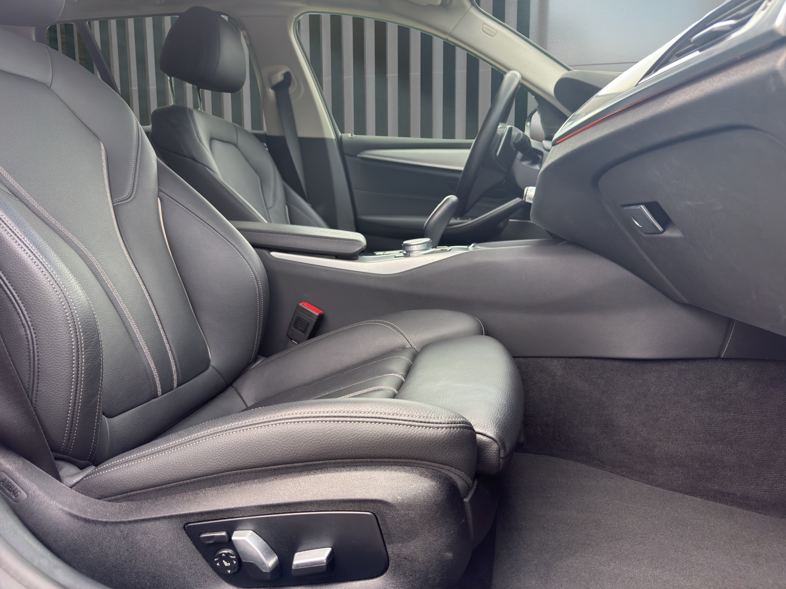 BMW 520d xDrive Touring SPORT LINE-image-17