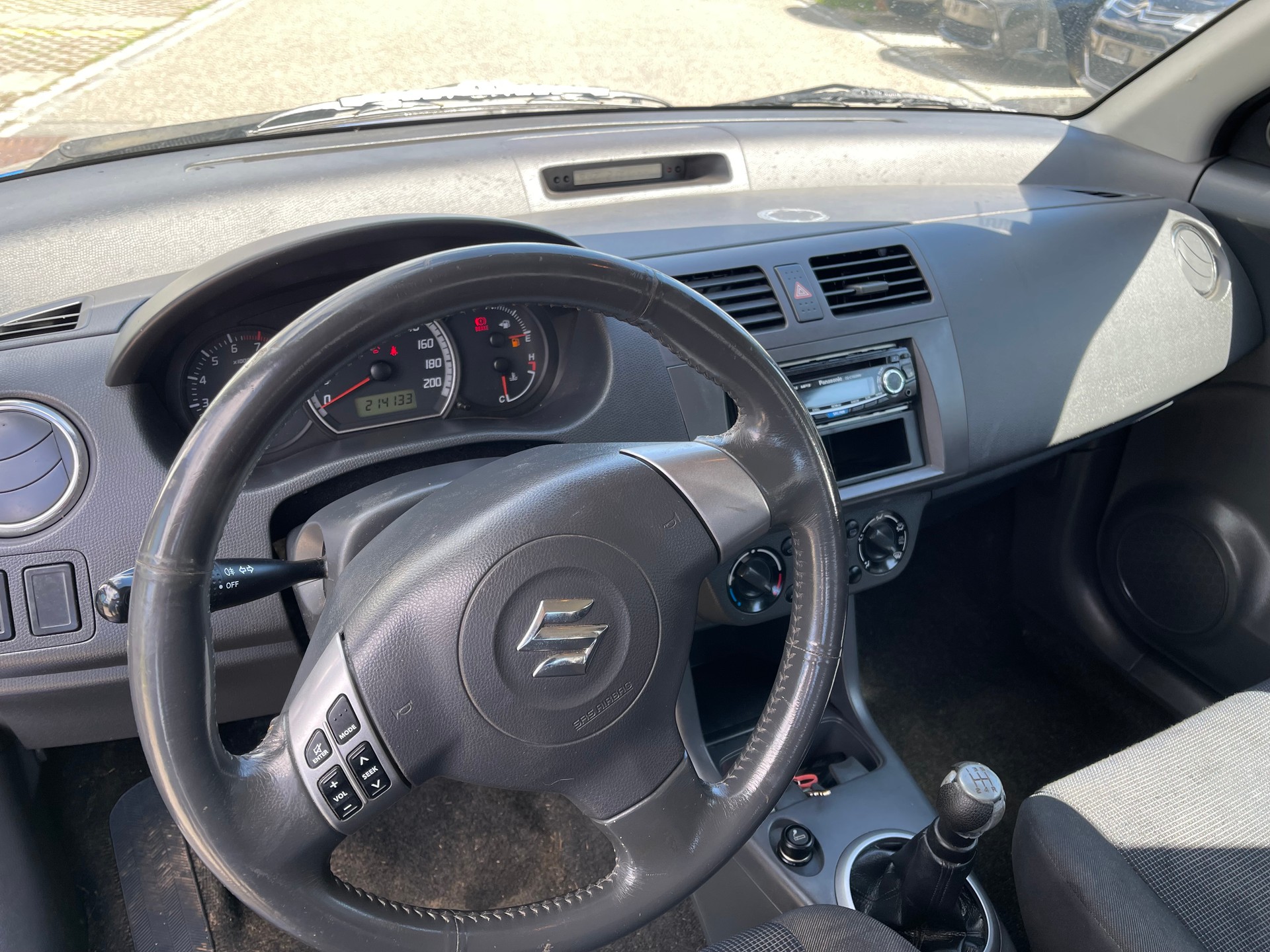 SUZUKI Swift 1.3i 16V GL Top 4x4-image-9