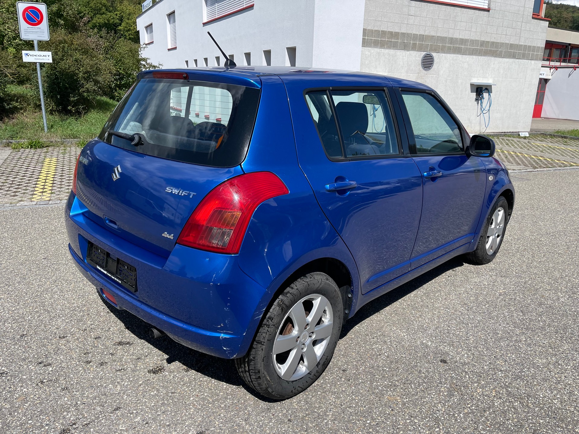 SUZUKI Swift 1.3i 16V GL Top 4x4-image-3
