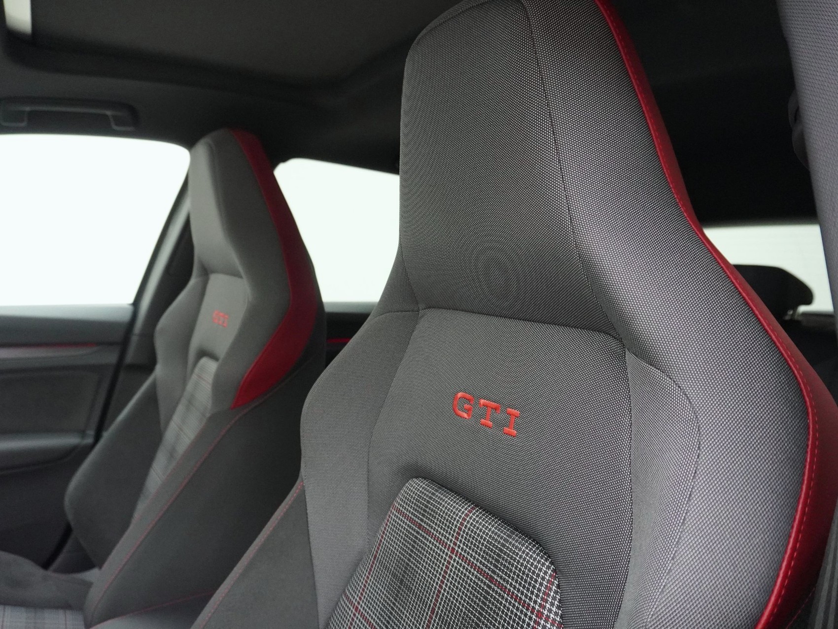 VW Golf 8.5 2.0 TSI DSG GTI Black Style ** Harman/Kardon / Head-Up / Panoramadach **-image-10