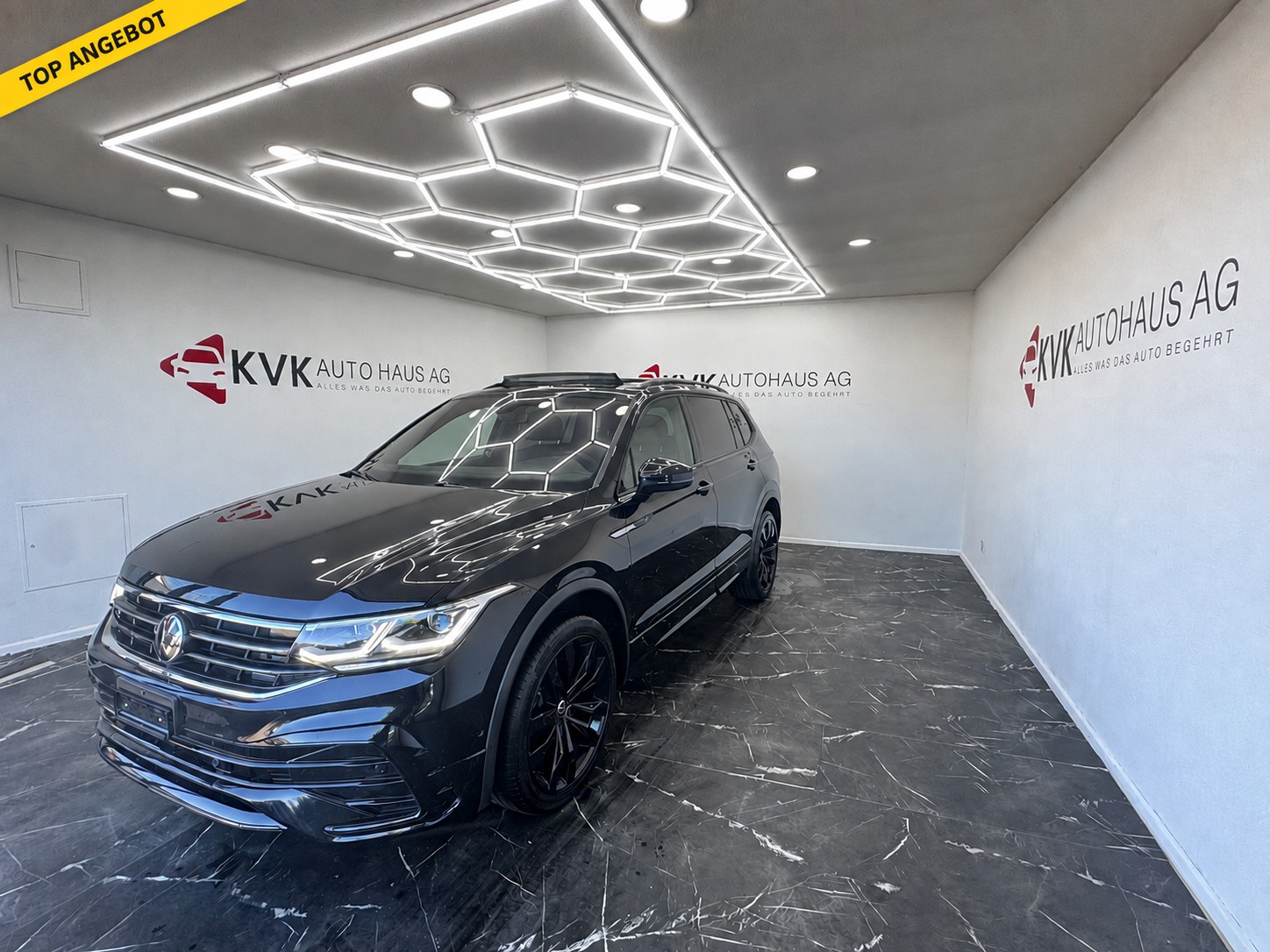 VW Tiguan Allspace 2.0TSI R-Line 4Motion DSG | Vollausstattung | Panorama | Black Style | 8-fach bereift mit Alufelgen |