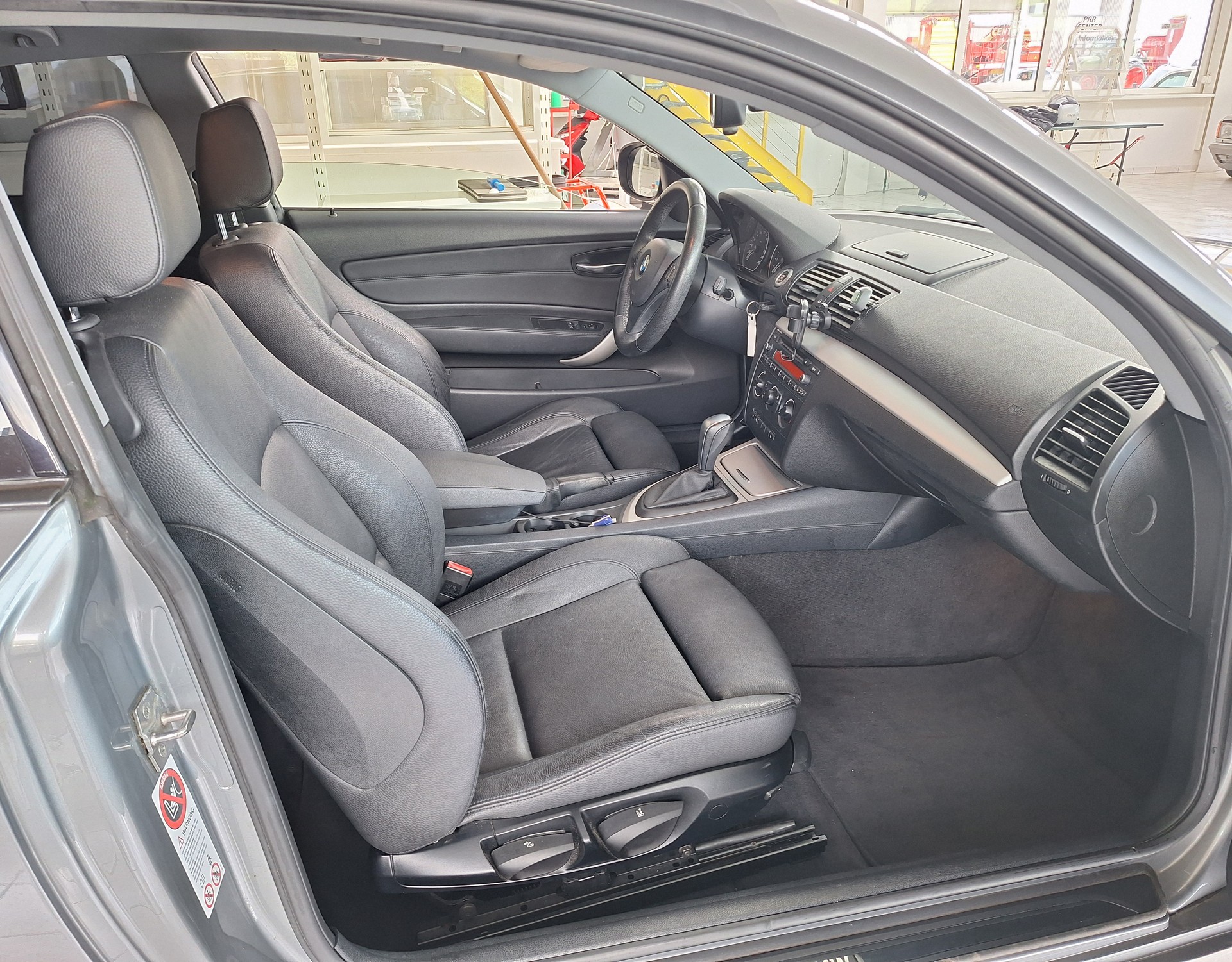BMW 118i Steptronic-image-7