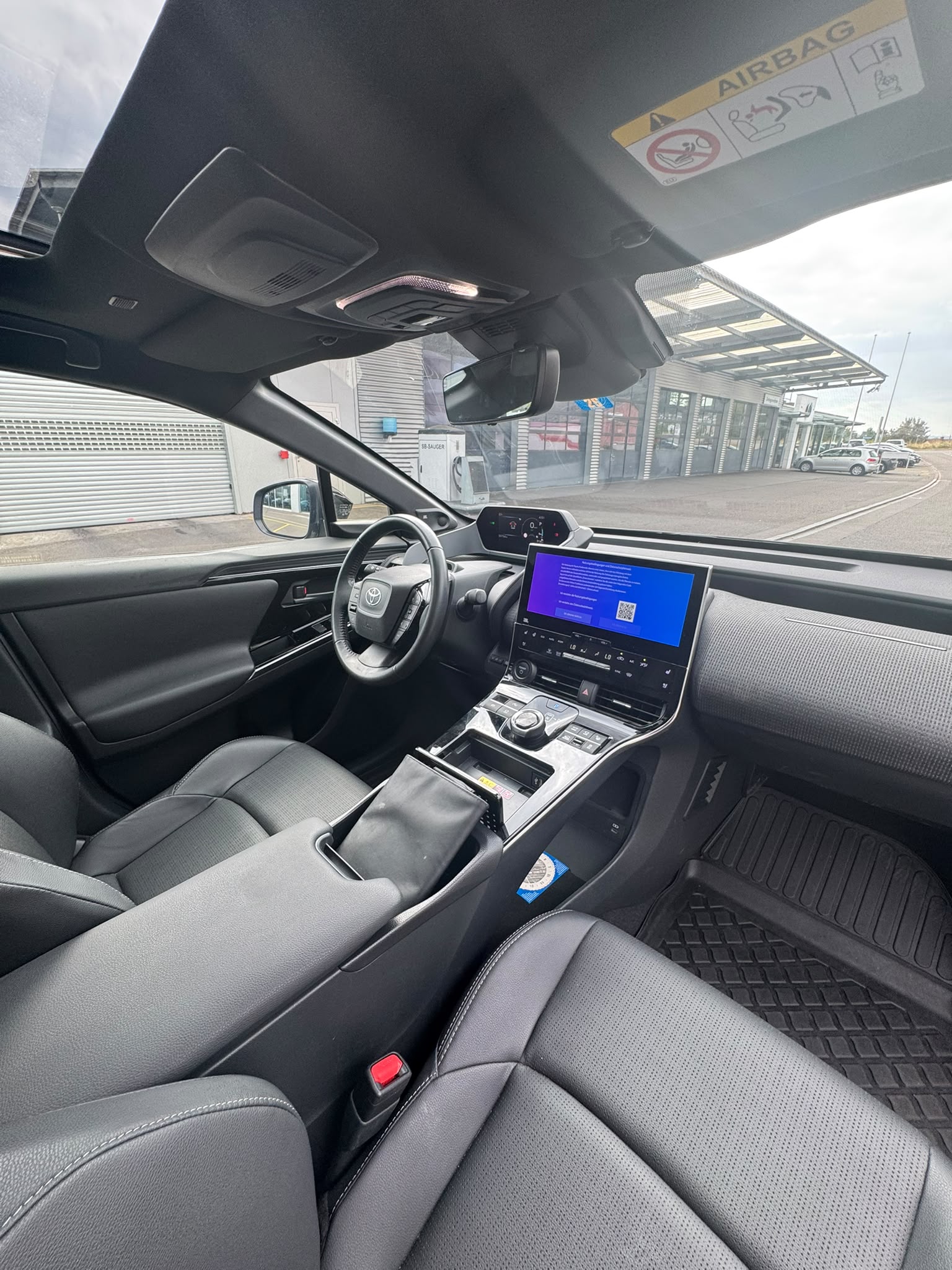 TOYOTA Premium AWD-image-2