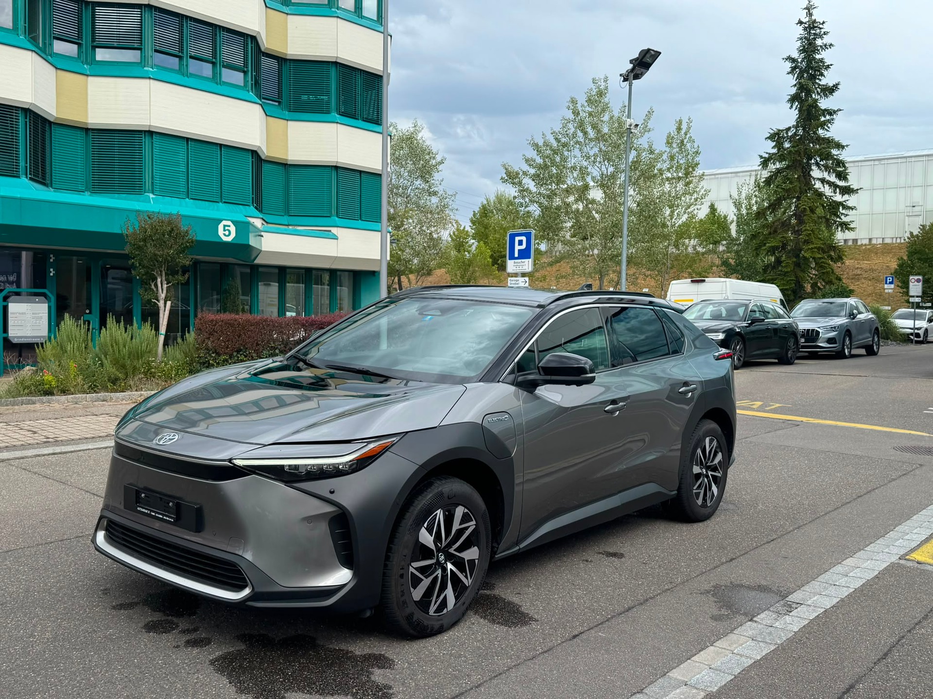 TOYOTA Premium AWD-image-0