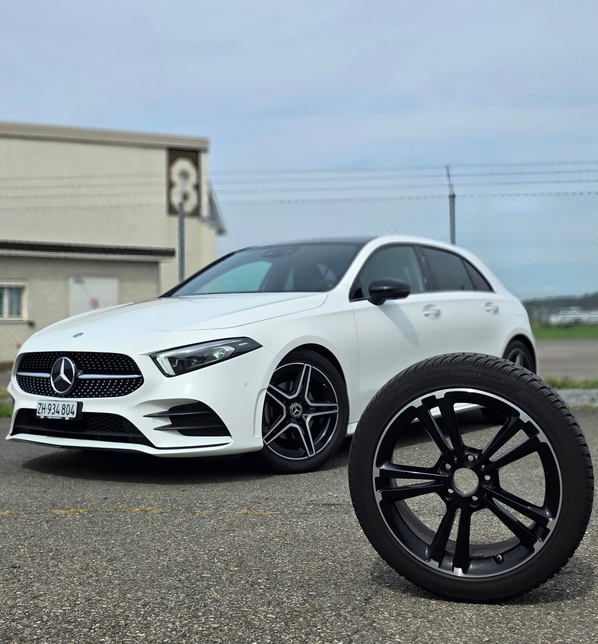 MERCEDES-BENZ A 200 AMG Line-image-0