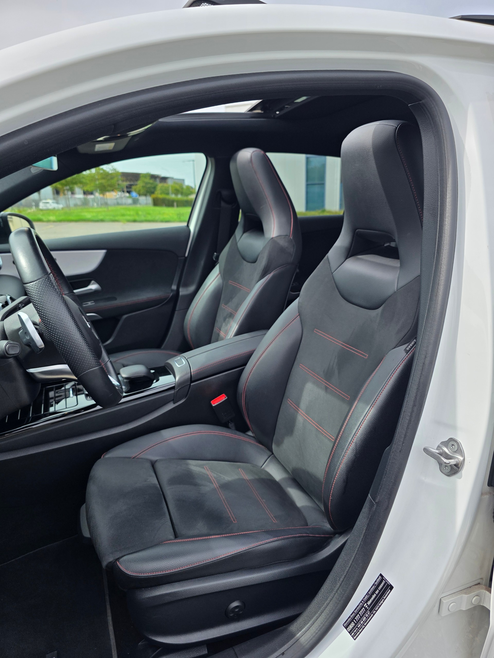 MERCEDES-BENZ A 200 AMG Line-image-4