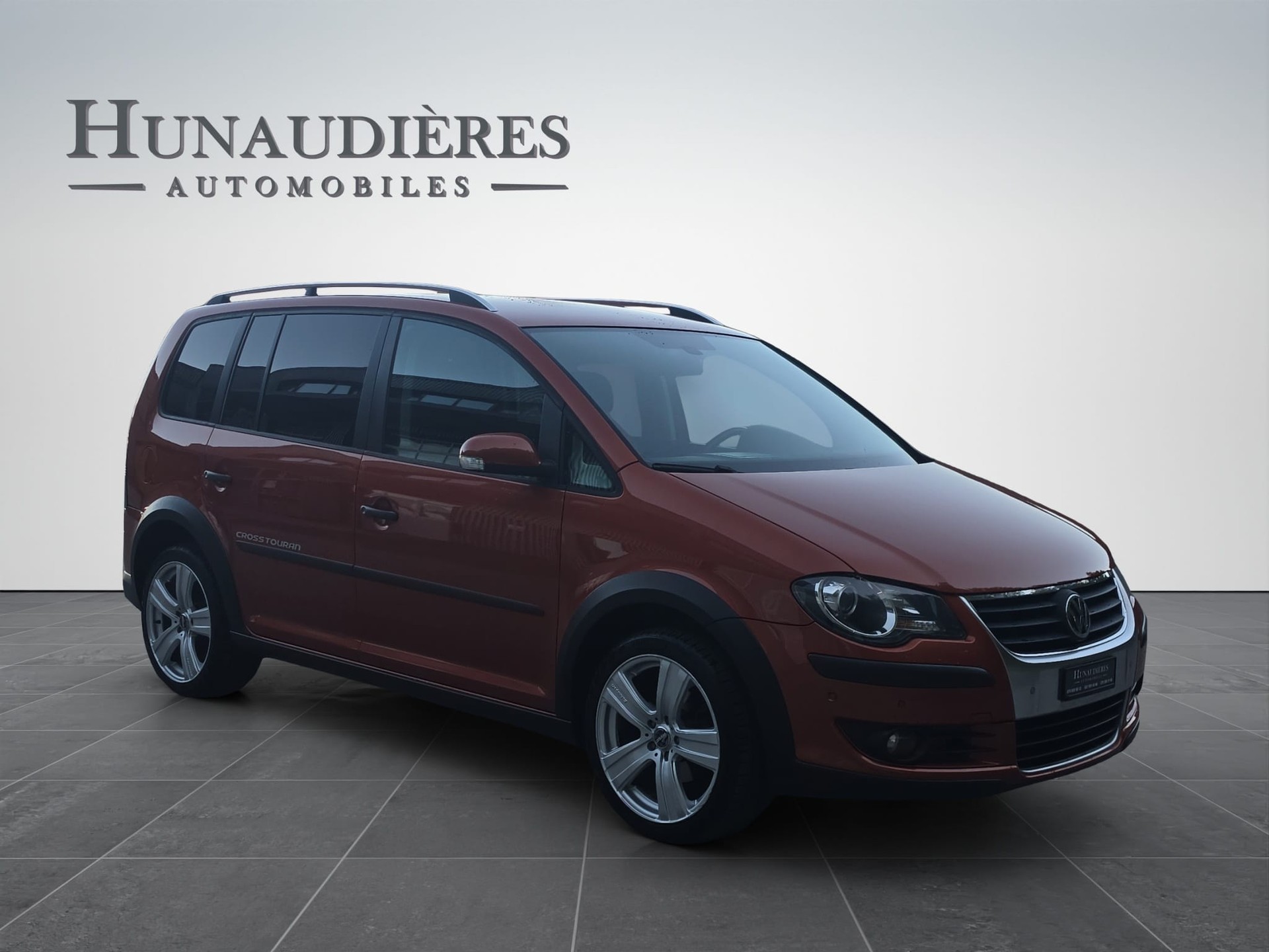 VW CrossTouran 1.4 TSI-image-1
