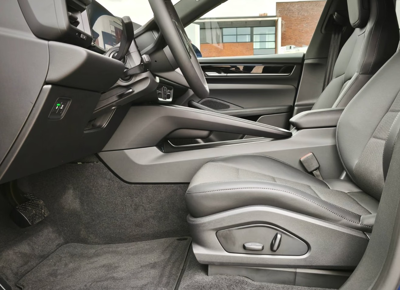 PORSCHE Macan 100kWh-image-4