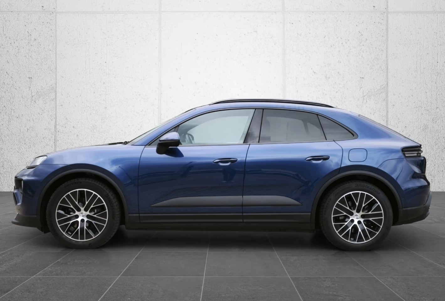 PORSCHE Macan 100kWh-image-1
