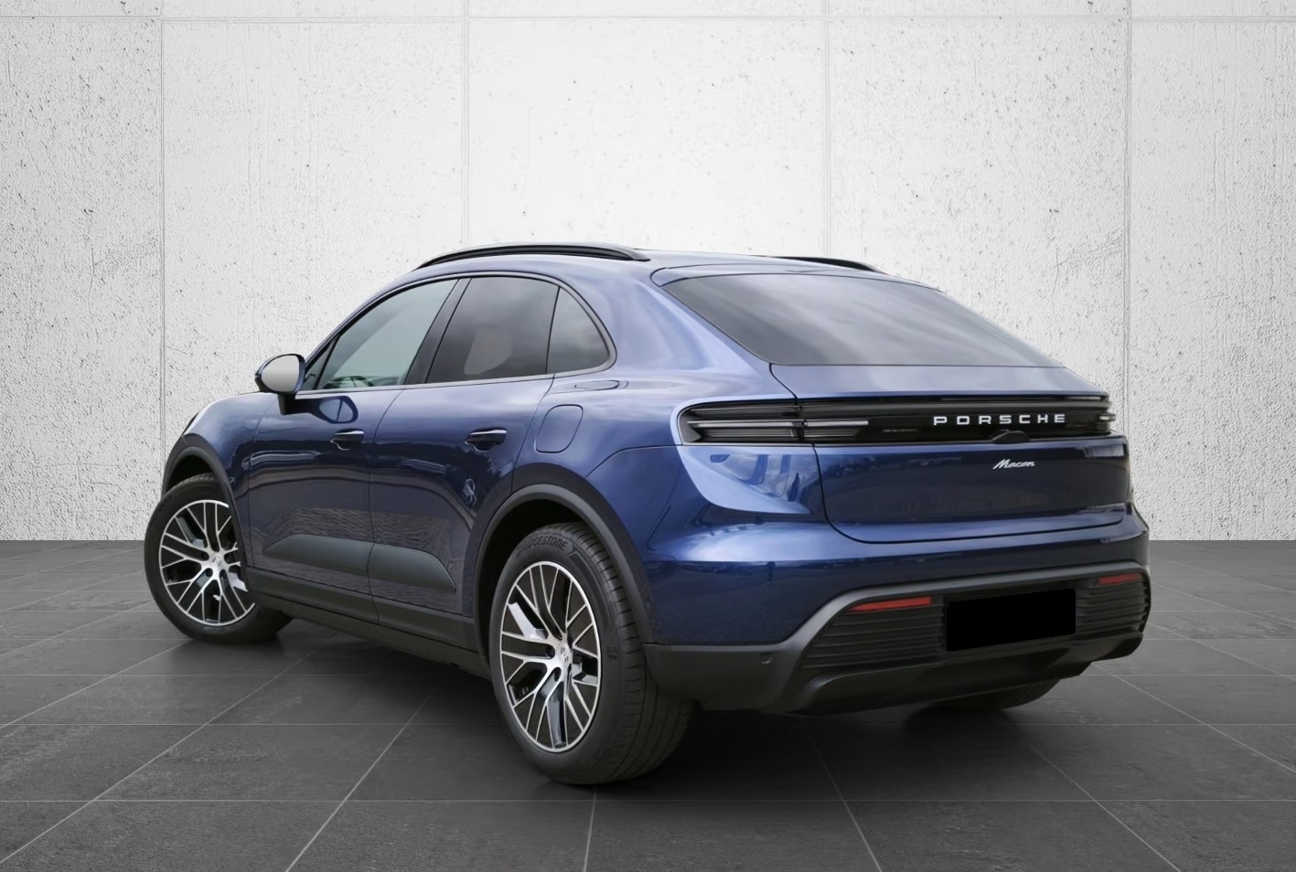 PORSCHE Macan 100kWh-image-2
