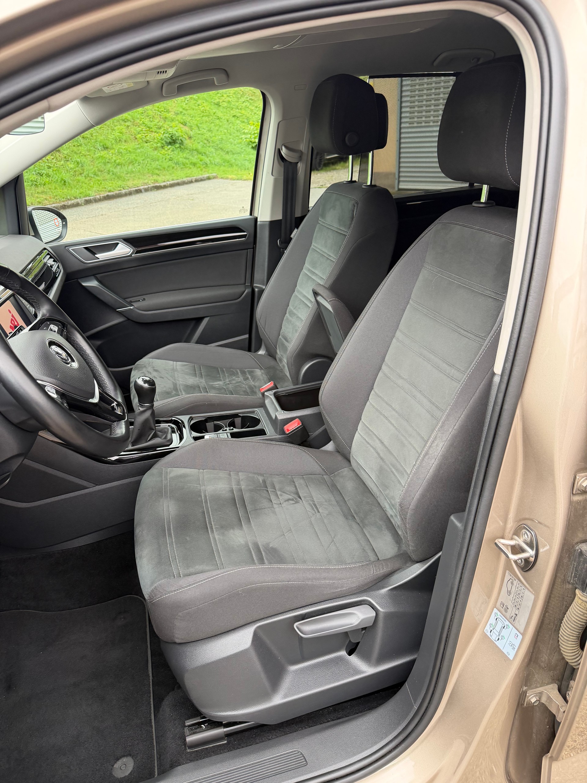 VW Touran 2.0 TDI BlueMotion Technology Highline-image-9