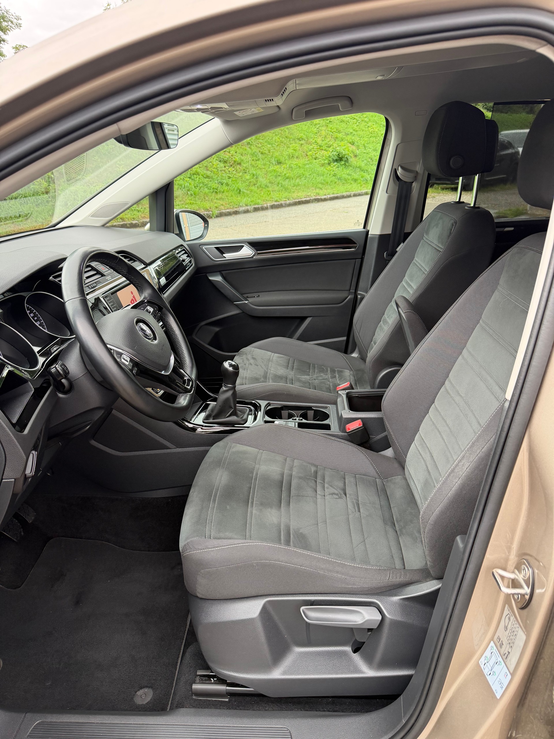 VW Touran 2.0 TDI BlueMotion Technology Highline-image-8