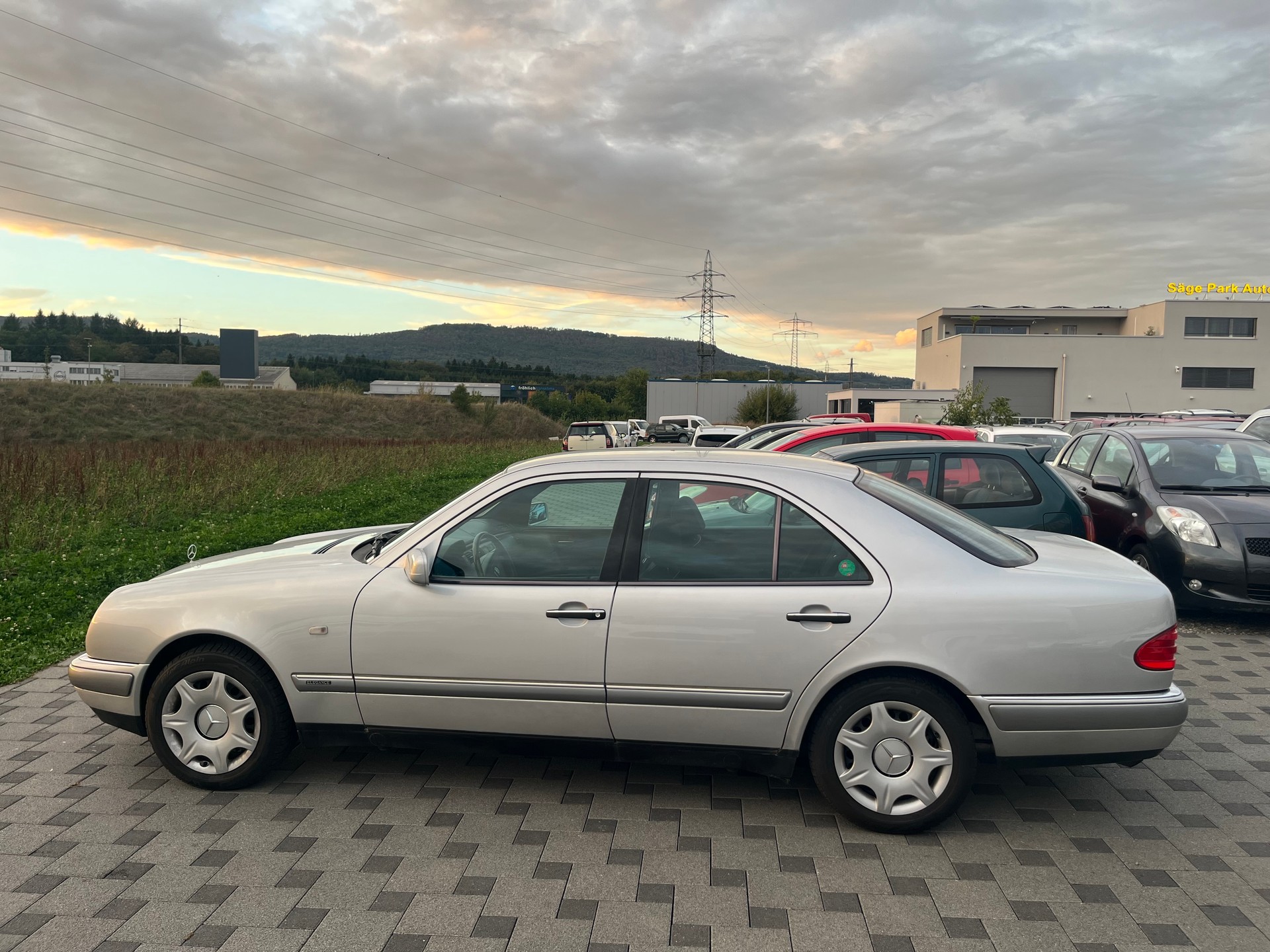 MERCEDES-BENZ E 290 TD Classic-image-3