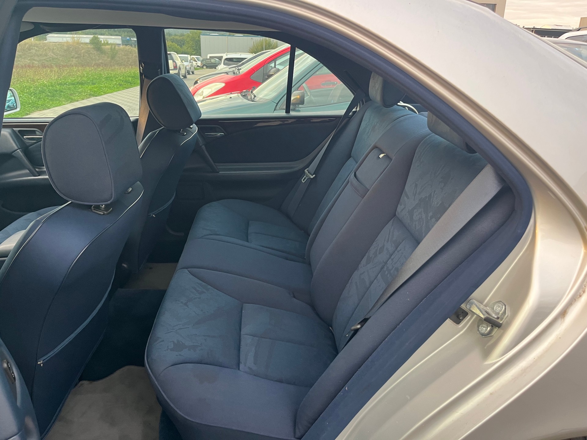 MERCEDES-BENZ E 290 TD Classic-image-11