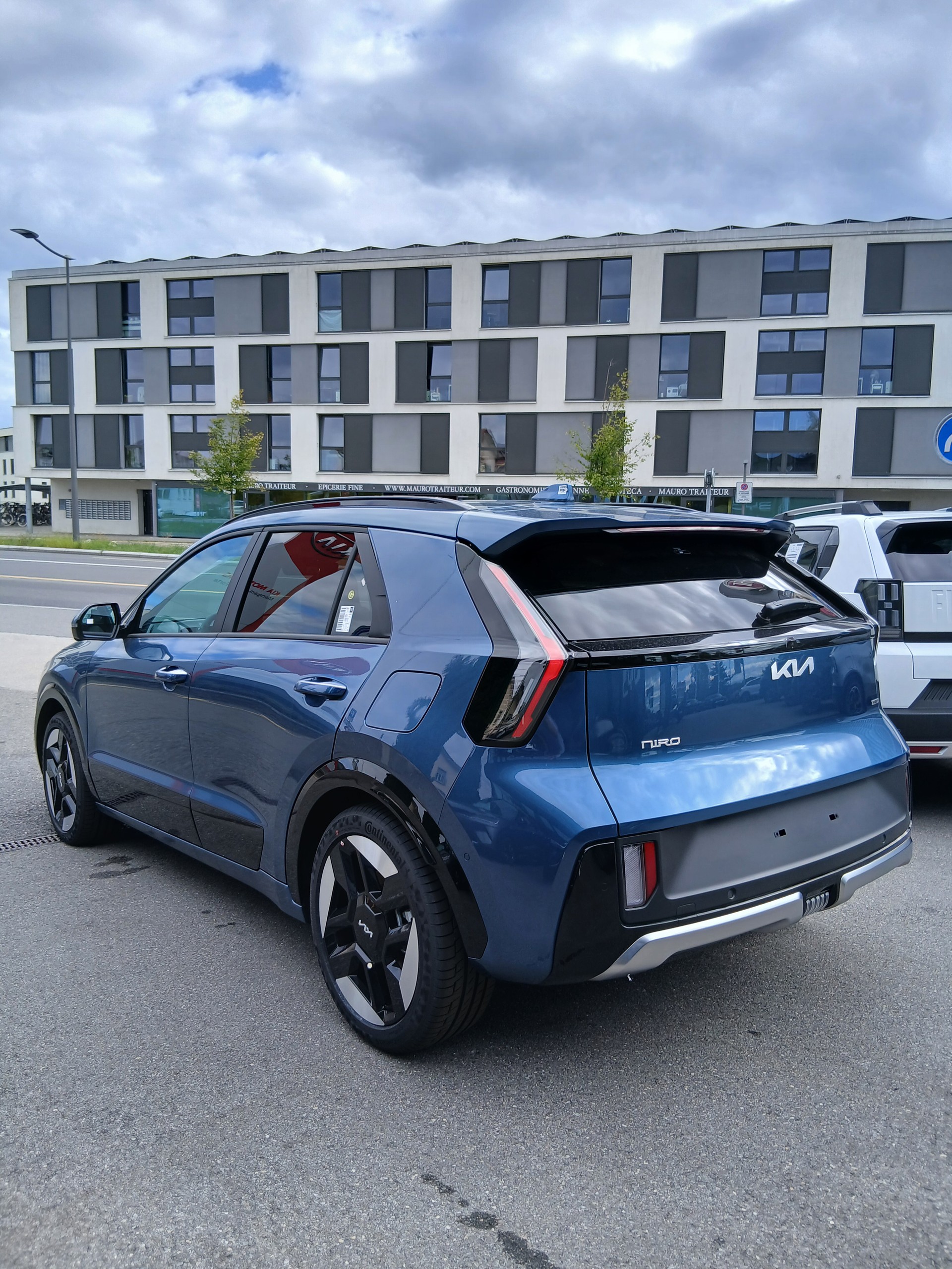 KIA Niro 1.6GDi Hybrid Style DCT-image-3