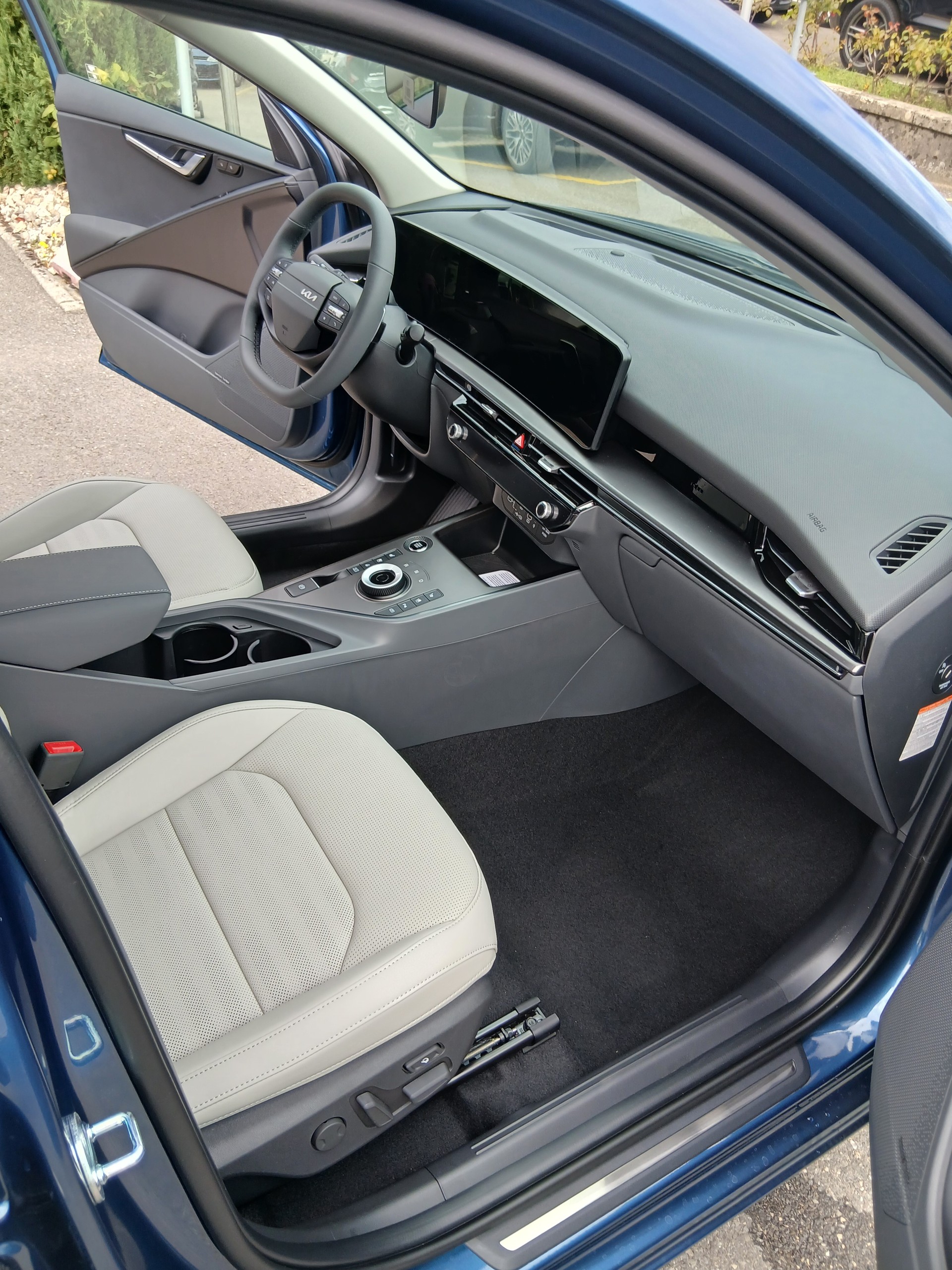 KIA Niro 1.6GDi Hybrid Style DCT-image-8