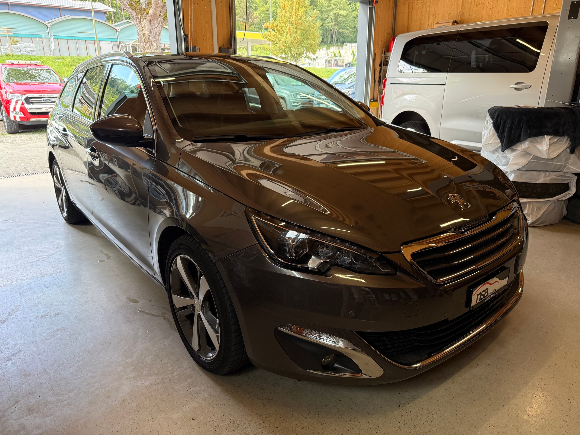 PEUGEOT 308 SW 2.0 BlueHDI Féline-image-2