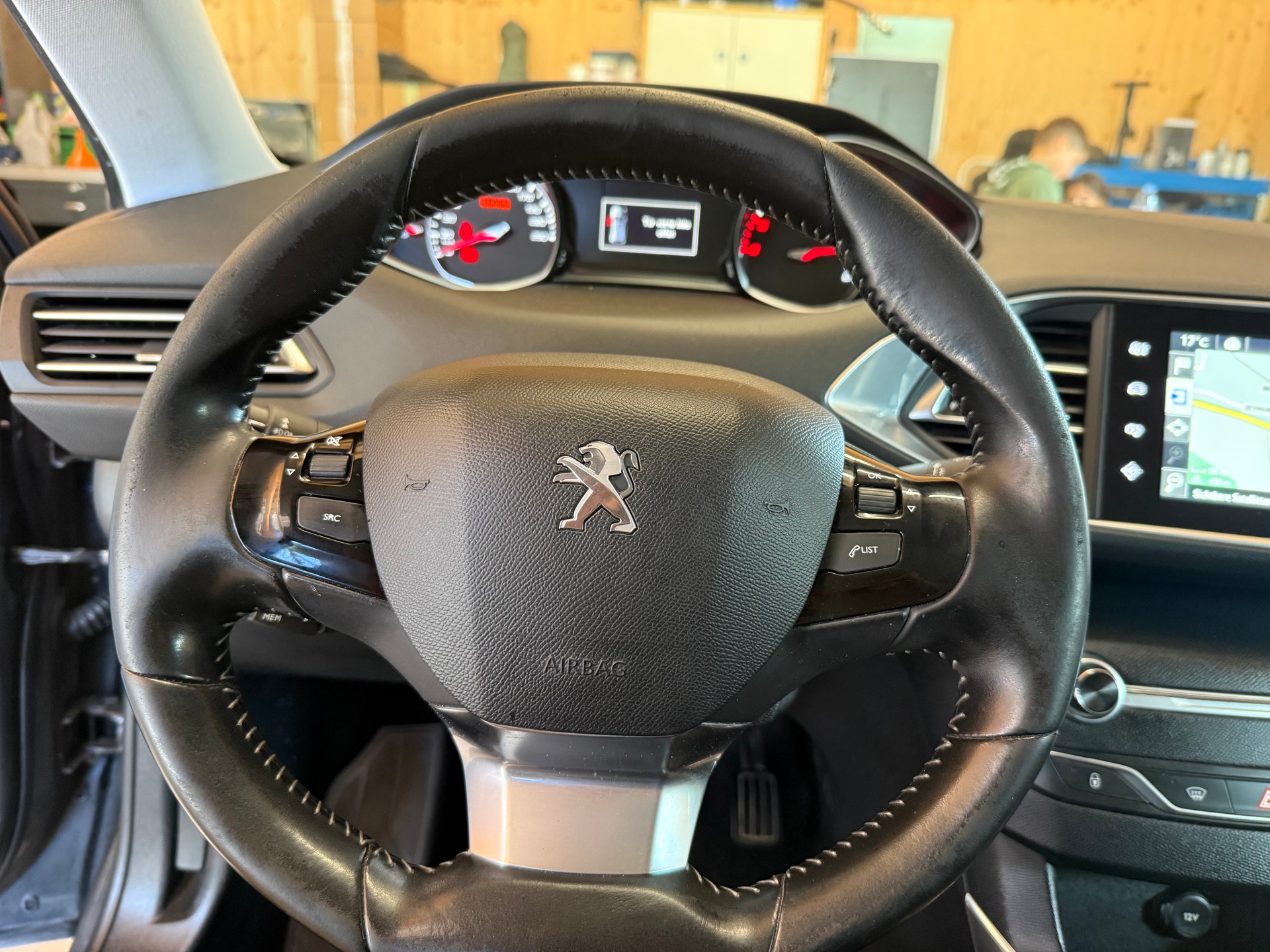 PEUGEOT 308 SW 2.0 BlueHDI Féline-image-9