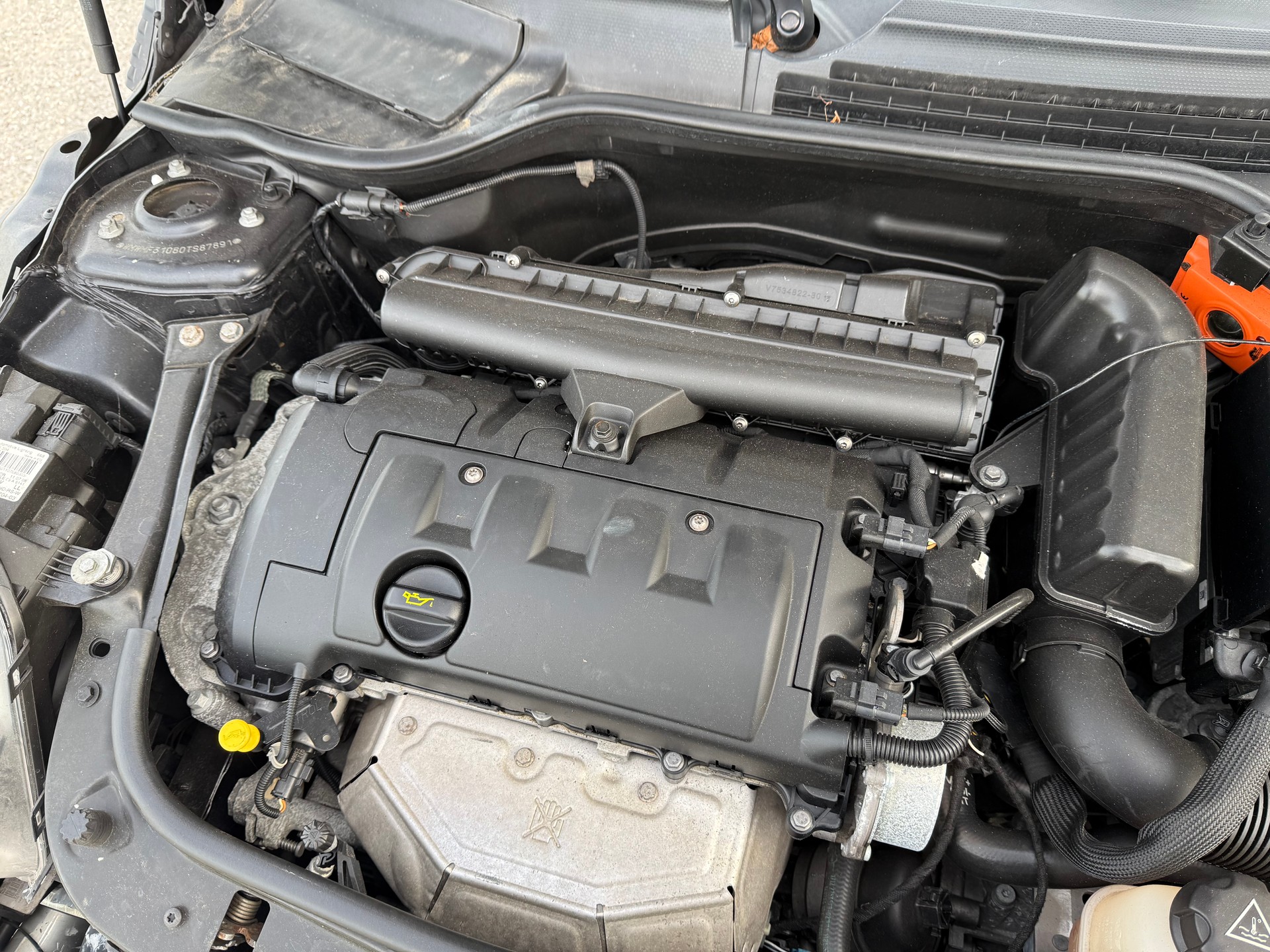 MINI 1.6i Cooper-image-8