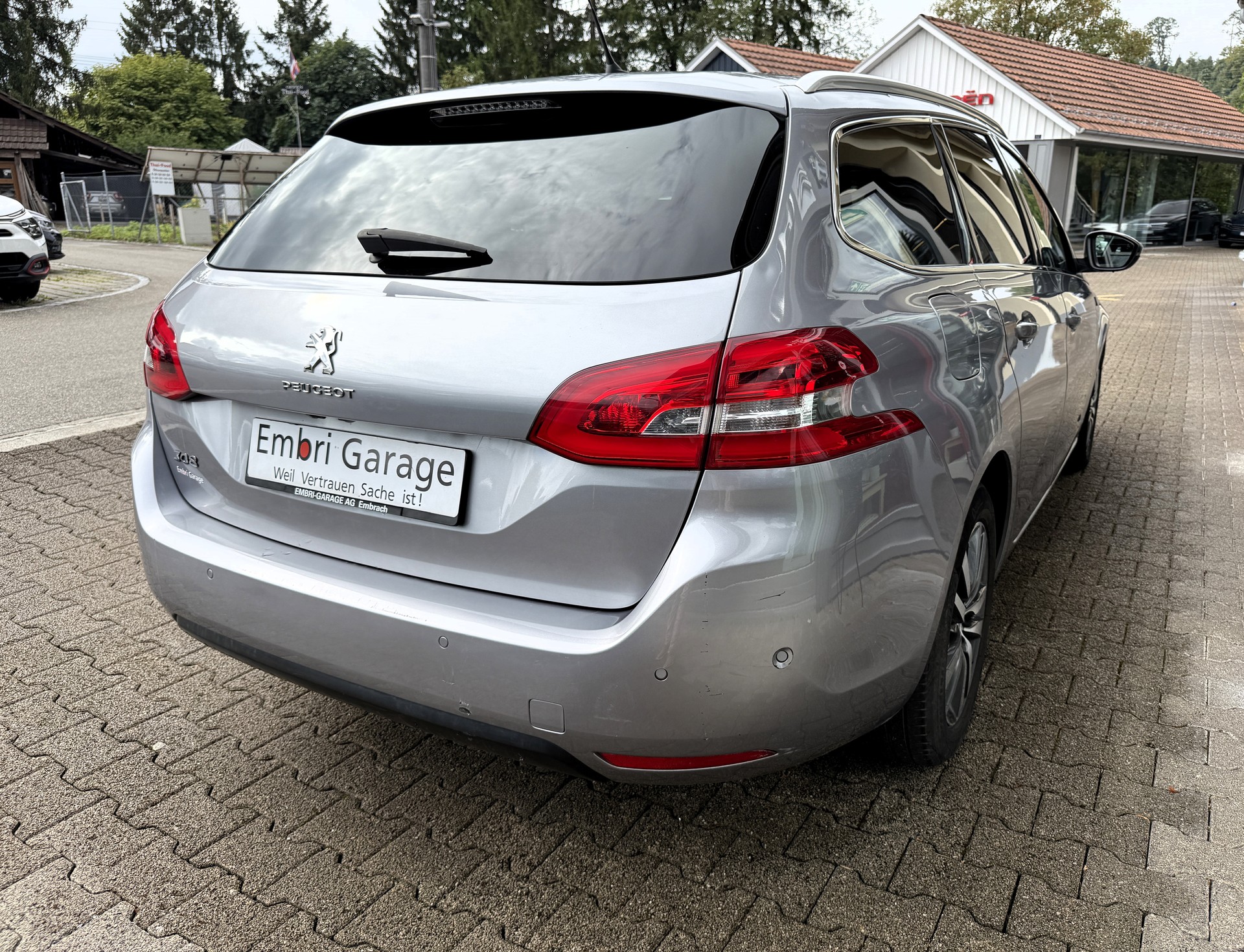 PEUGEOT 308 SW 1.2 Pure Tech Tech Edition EAT8-image-5