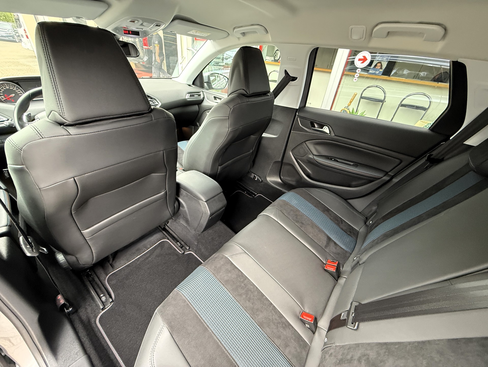 PEUGEOT 308 SW 1.2 Pure Tech Tech Edition EAT8-image-10