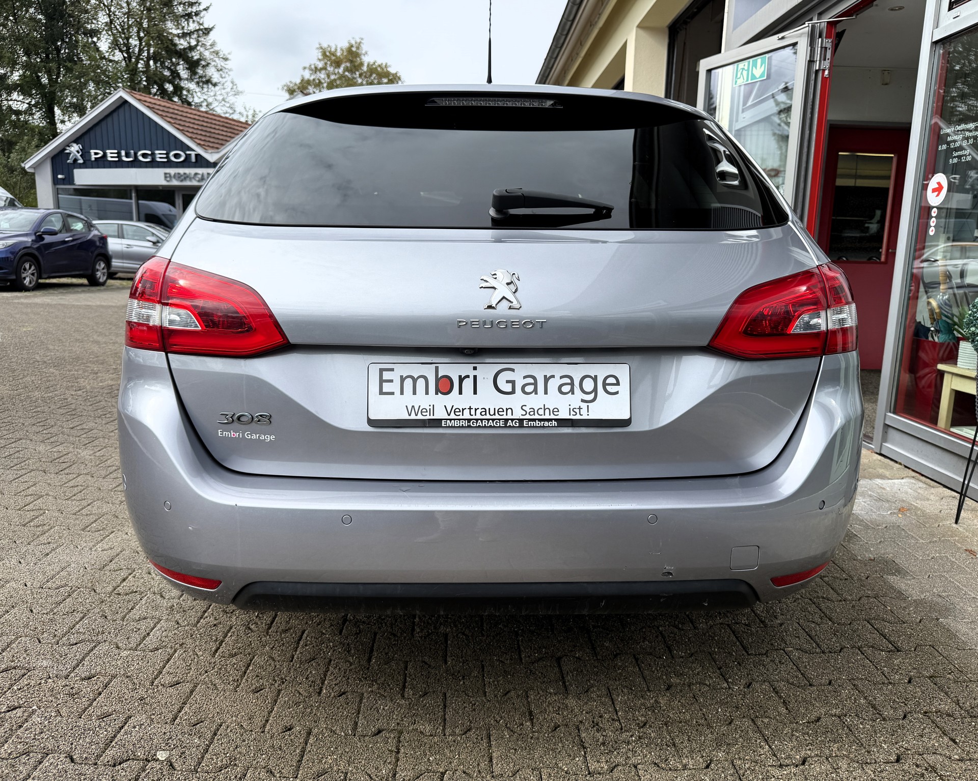 PEUGEOT 308 SW 1.2 Pure Tech Tech Edition EAT8-image-6