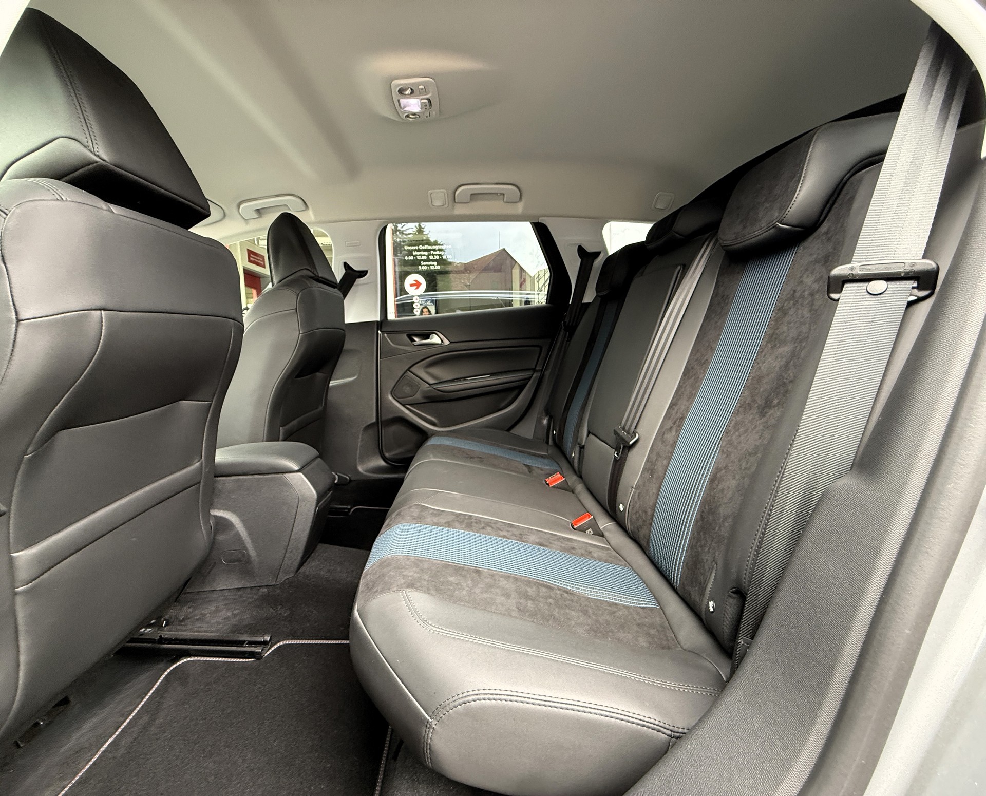 PEUGEOT 308 SW 1.2 Pure Tech Tech Edition EAT8-image-9