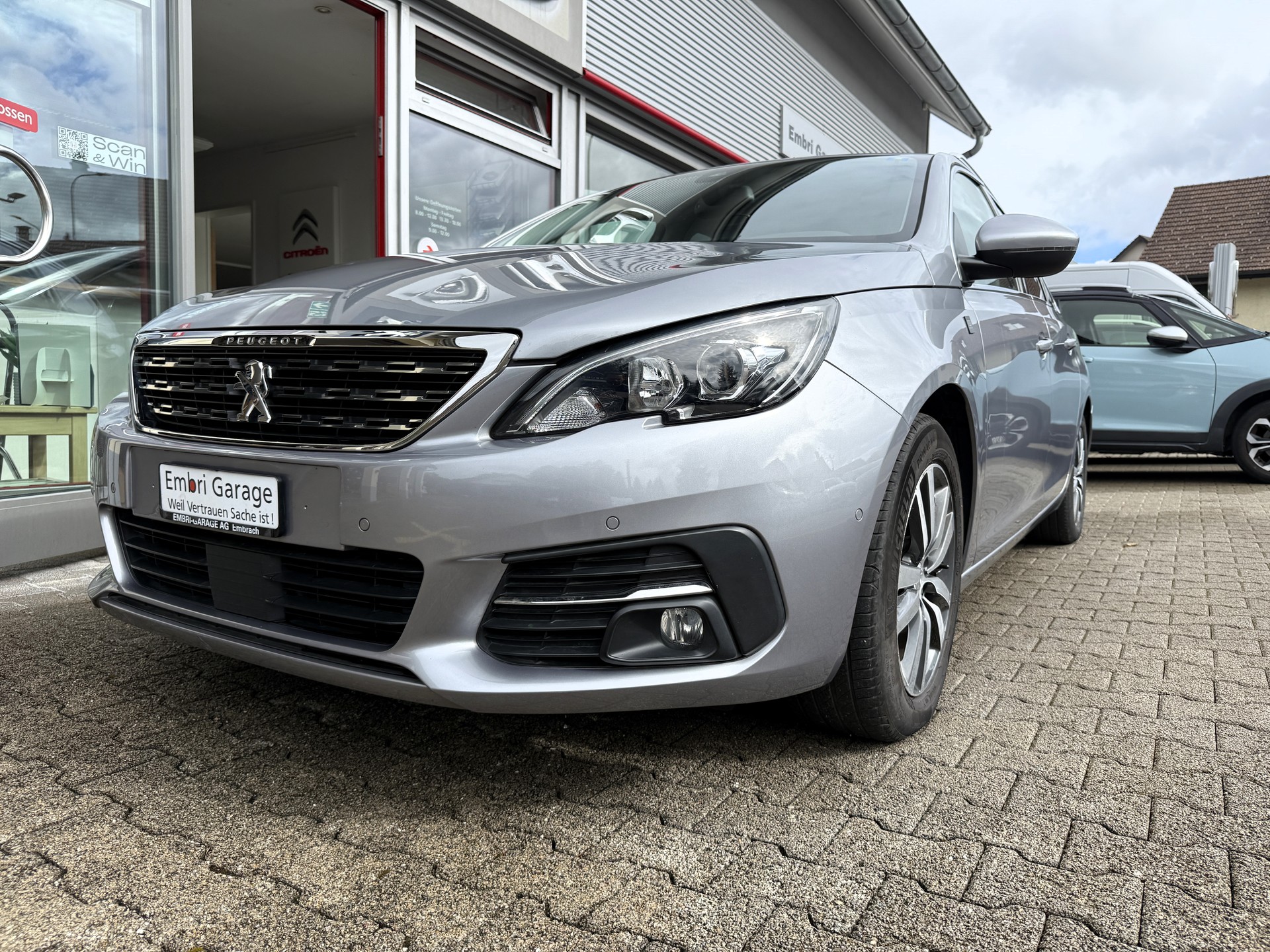 PEUGEOT 308 SW 1.2 Pure Tech Tech Edition EAT8-image-2