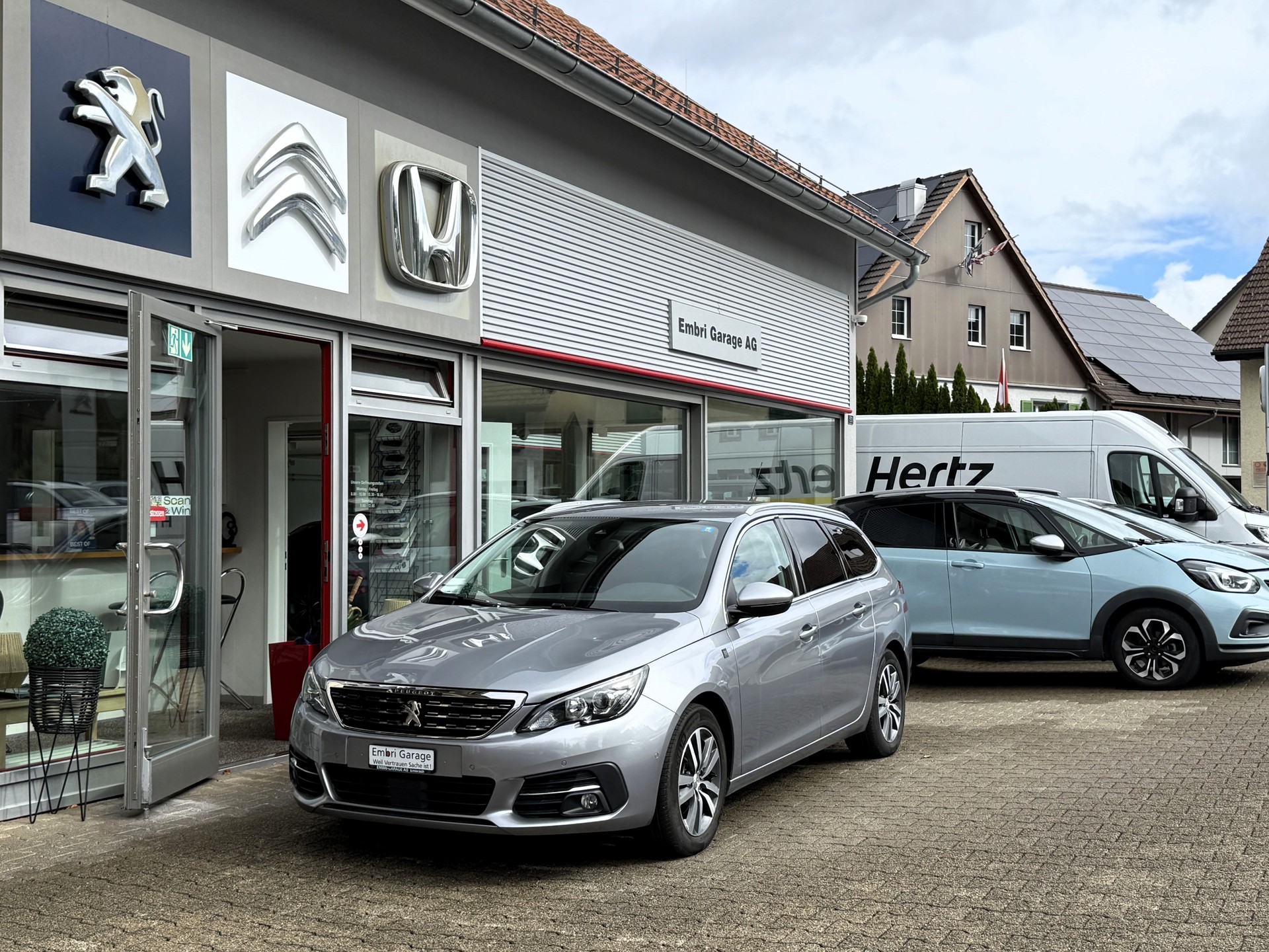 PEUGEOT 308 SW 1.2 Pure Tech Tech Edition EAT8-image-0