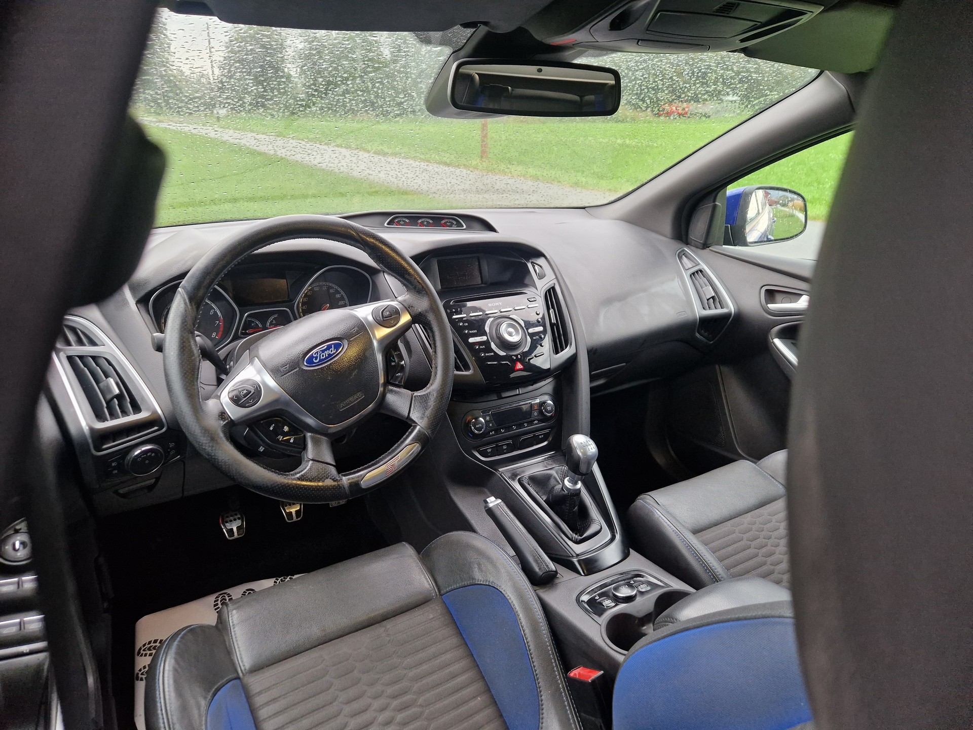 FORD Focus 2.0 SCTi ST-3-image-7