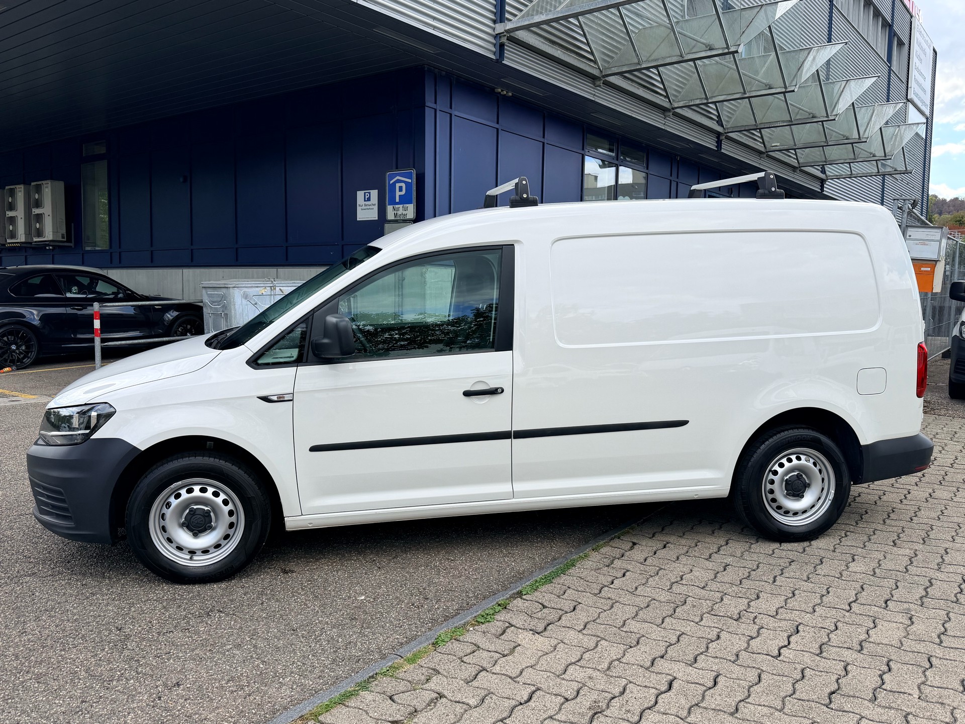 VW Caddy Maxi 1.0TSI BlueMotion Technology-image-5