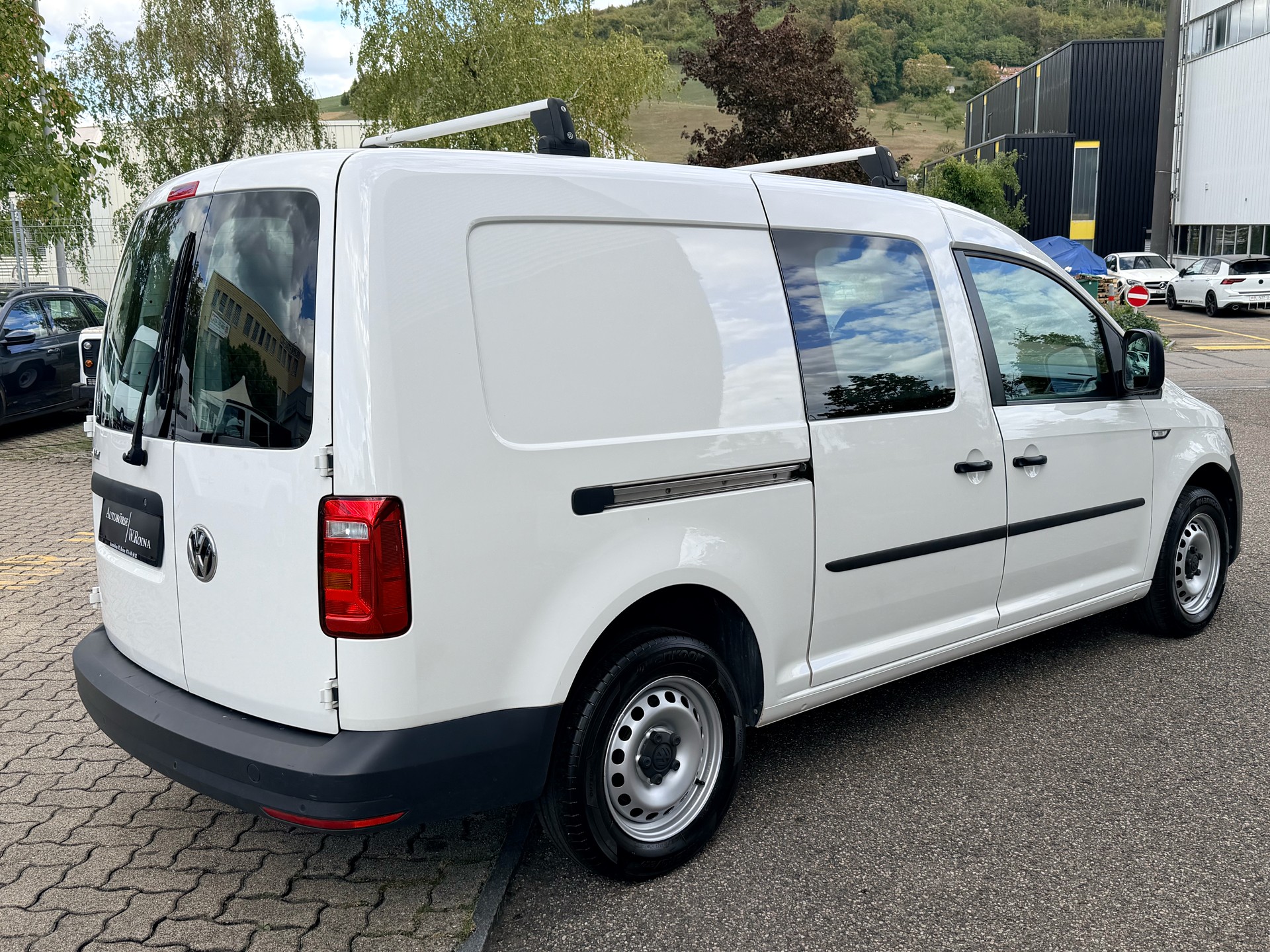 VW Caddy Maxi 1.0TSI BlueMotion Technology-image-2